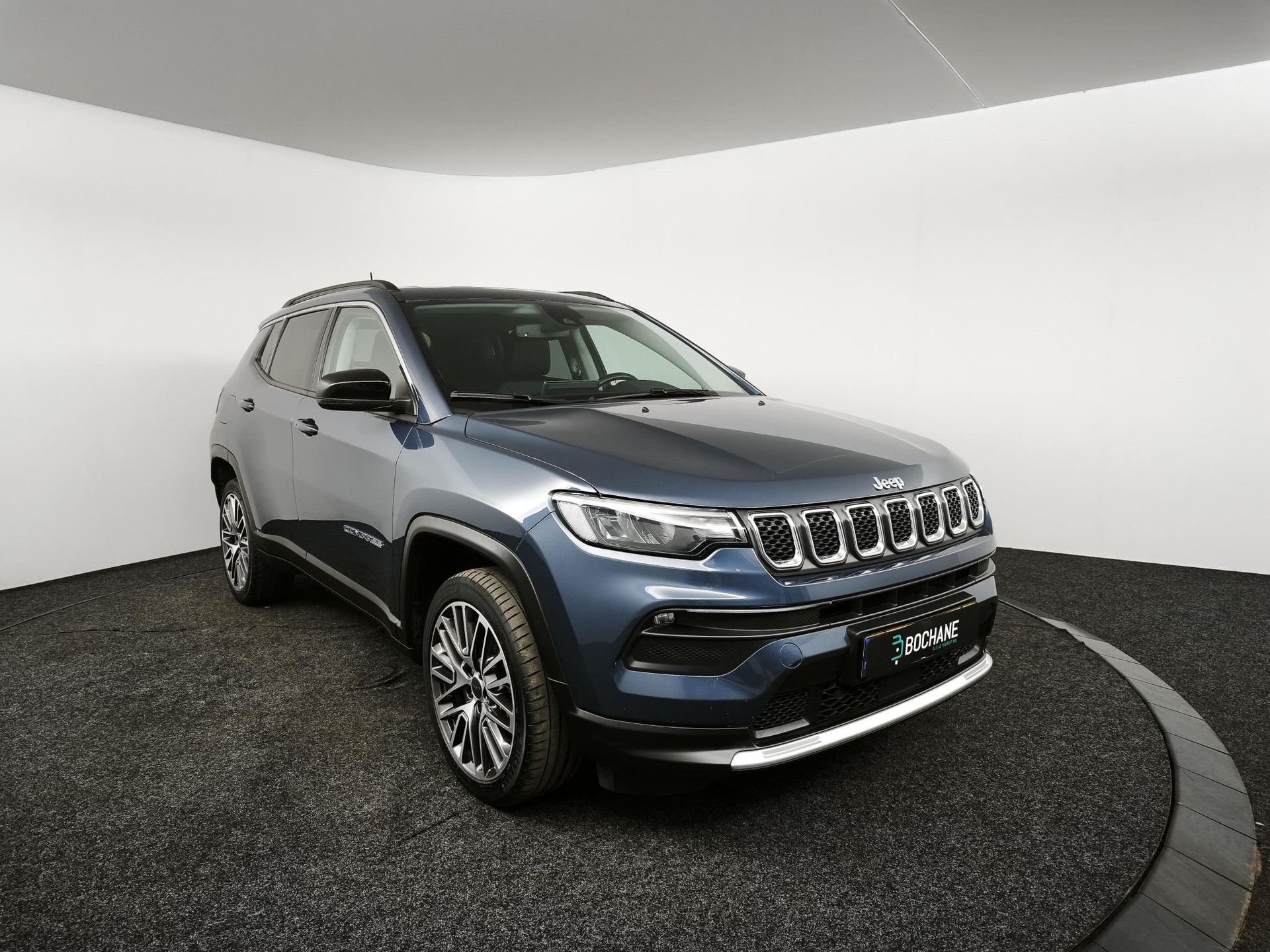 Jeep Compass met kenteken KGV-12-T – detailfoto