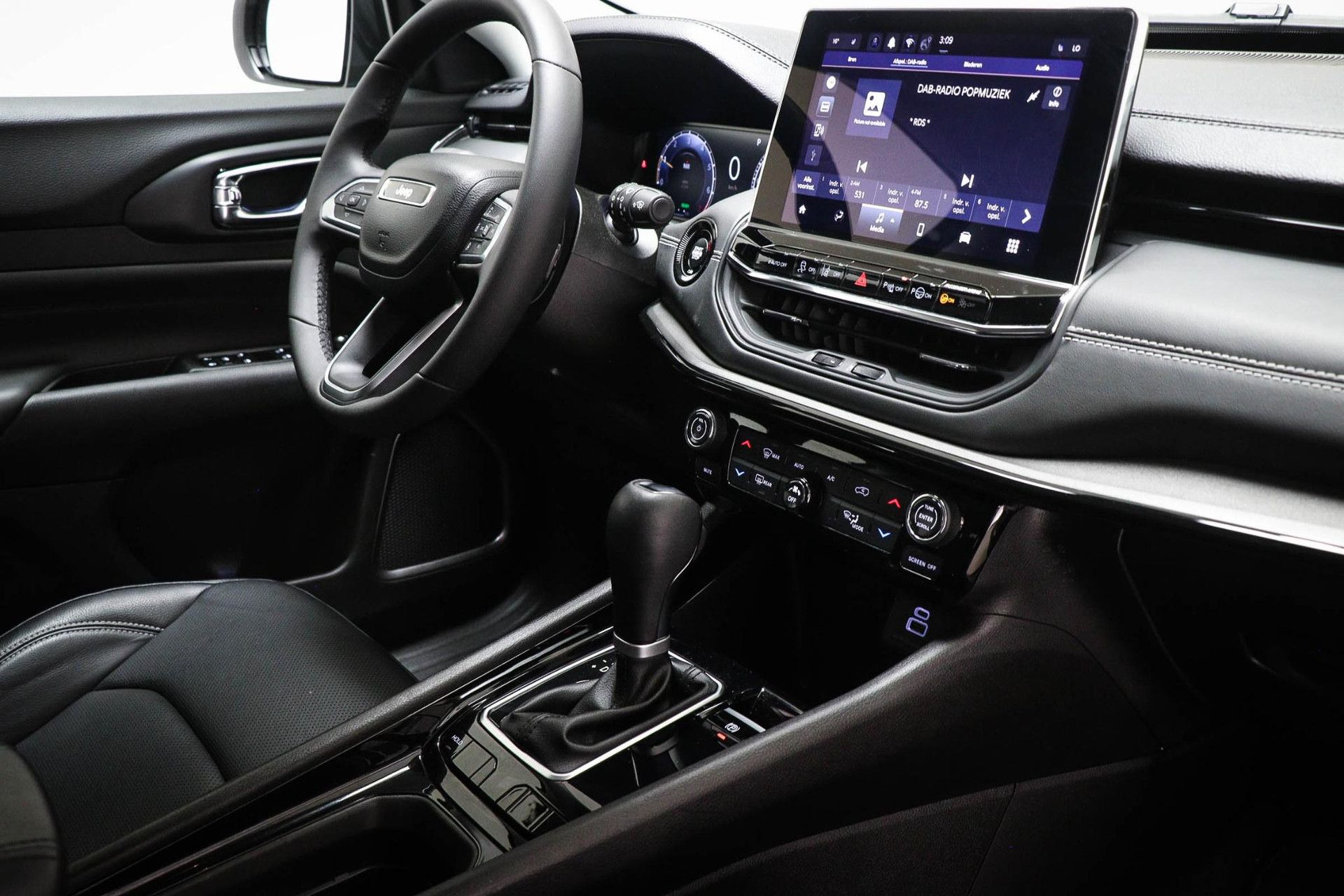 Jeep Compass met kenteken KHL-44-G – interieur