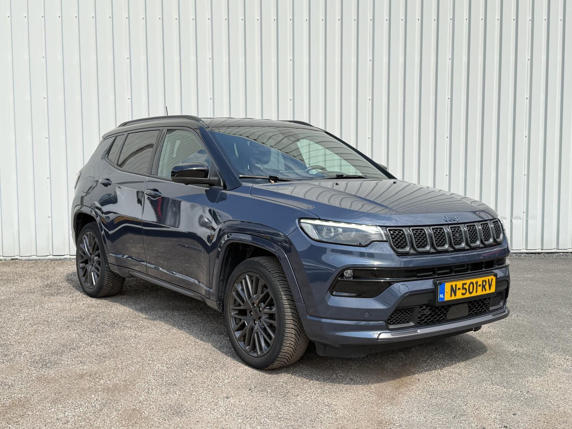 Jeep Compass met kenteken N-501-RV – detailfoto