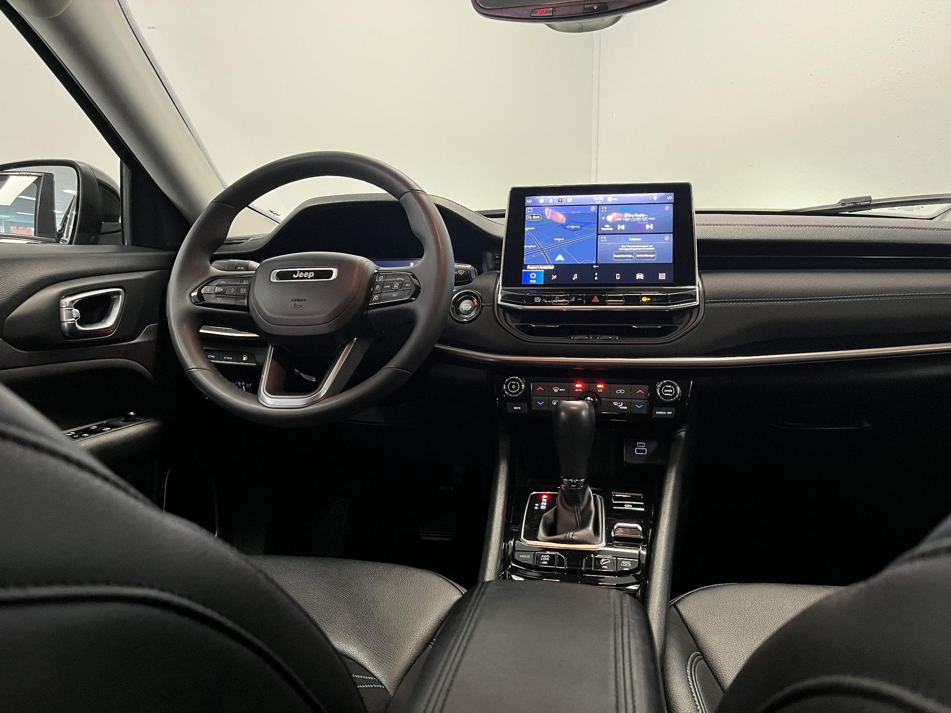 Jeep Compass met kenteken S-761-JG – interieur