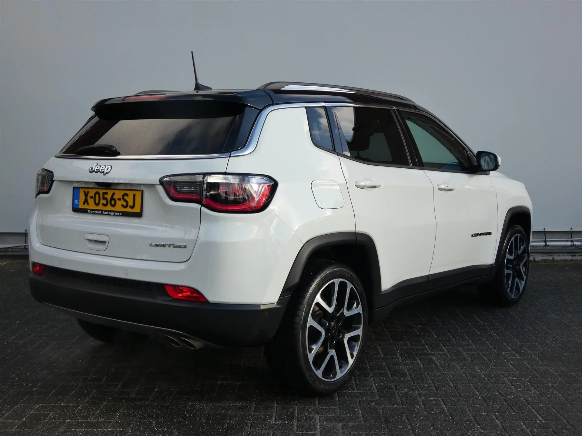 Jeep Compass met kenteken X-056-SJ – detailfoto
