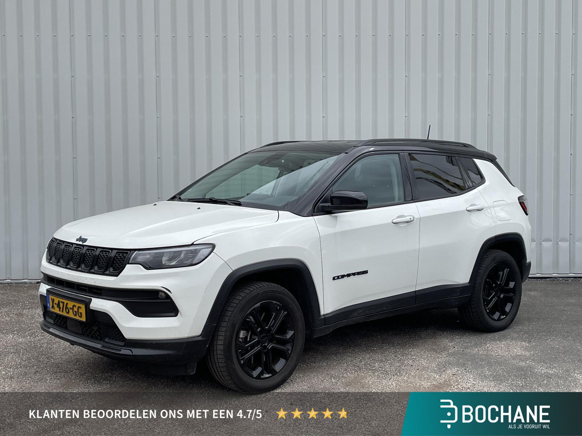 Jeep Compass met kenteken X-476-GG – vooraanzicht