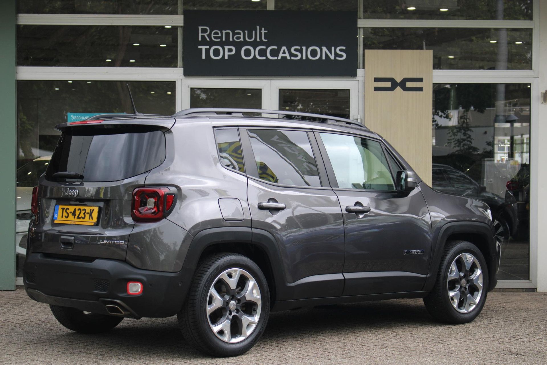 Jeep Renegade met kenteken TS-423-K – achteraanzicht