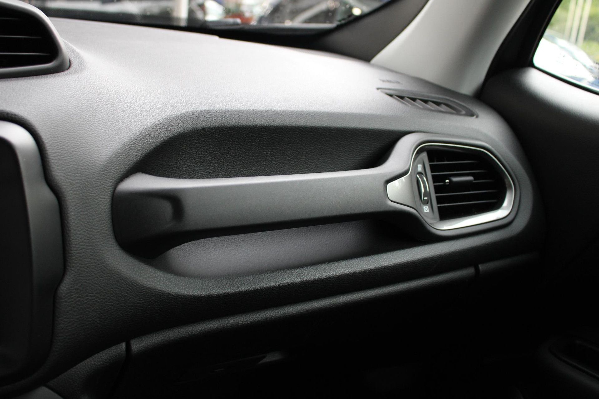 Jeep Renegade met kenteken TS-423-K – detailfoto