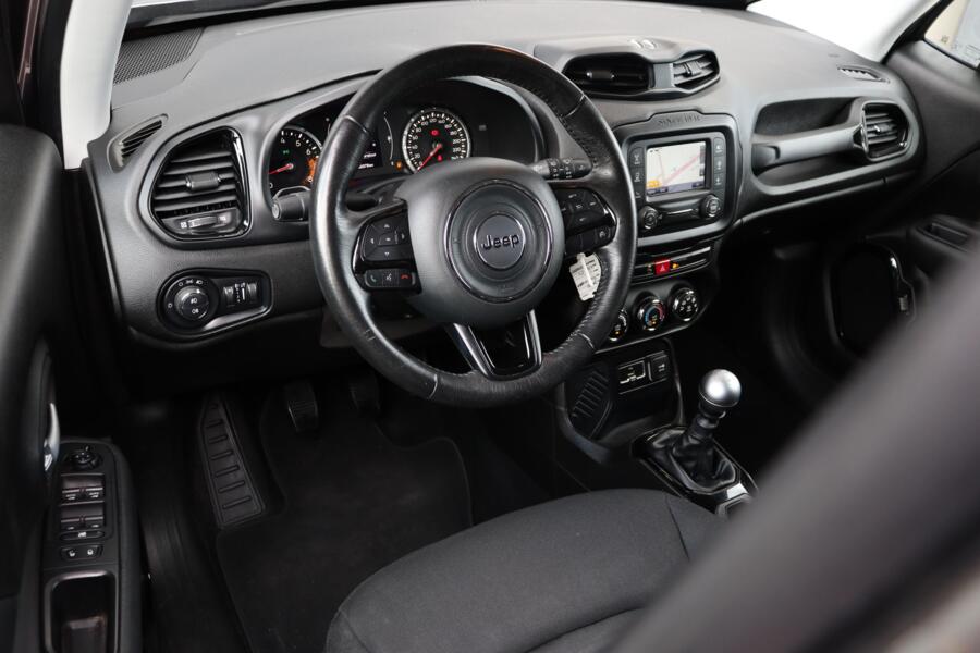 Jeep Renegade met kenteken V-162-FS – achteraanzicht