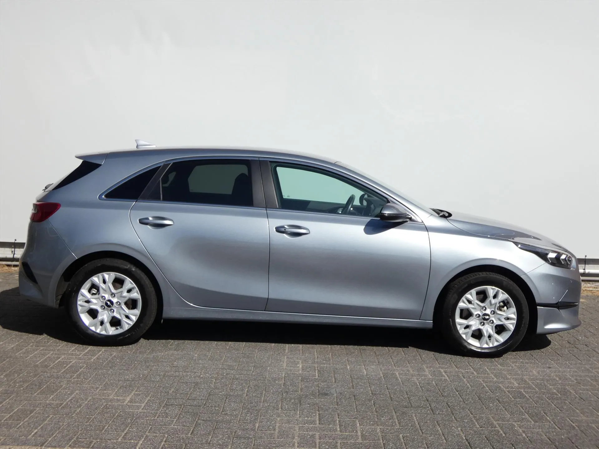 Kia Ceed met kenteken GLF-65-B – dashboard