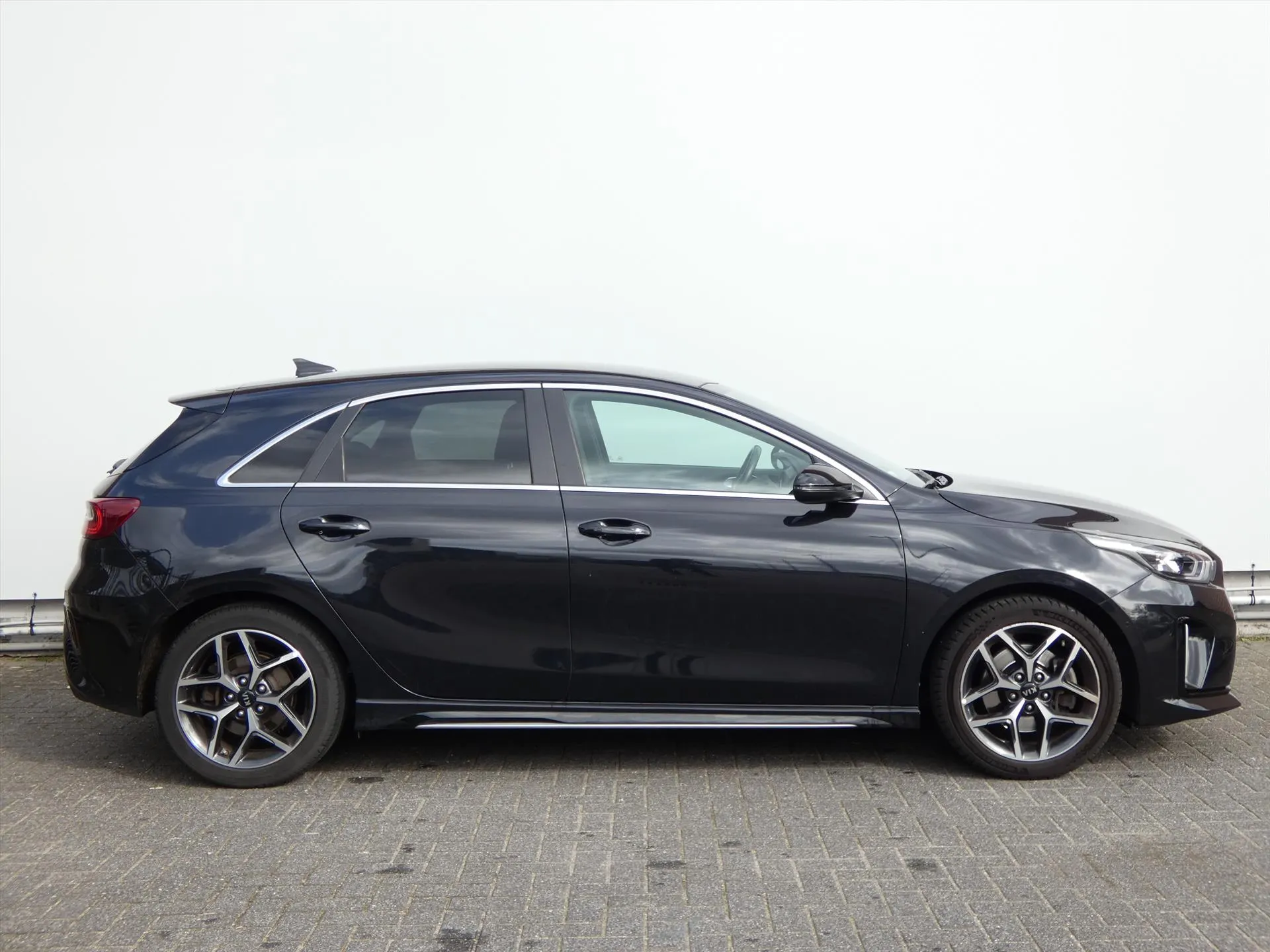 Kia Ceed met kenteken N-435-NH – dashboard