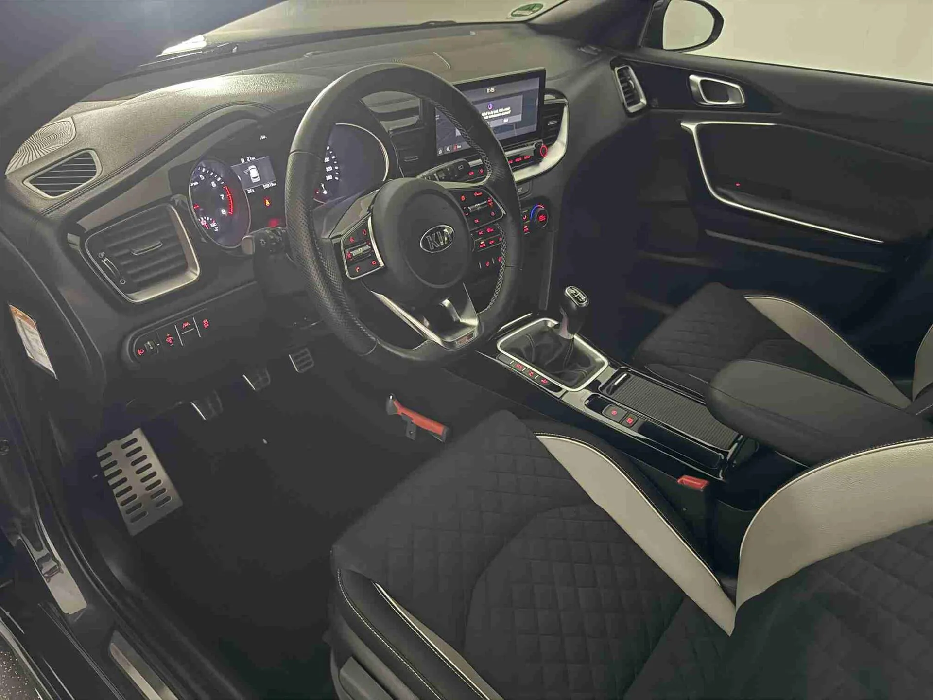 Kia Ceed met kenteken N-791-DG – interieur