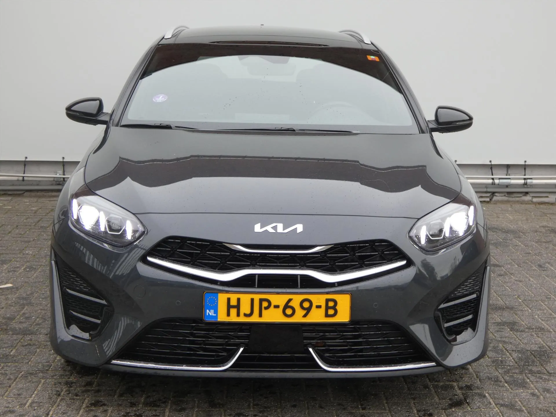 Kia CeedSportswagon met kenteken HJP-69-B – achteraanzicht