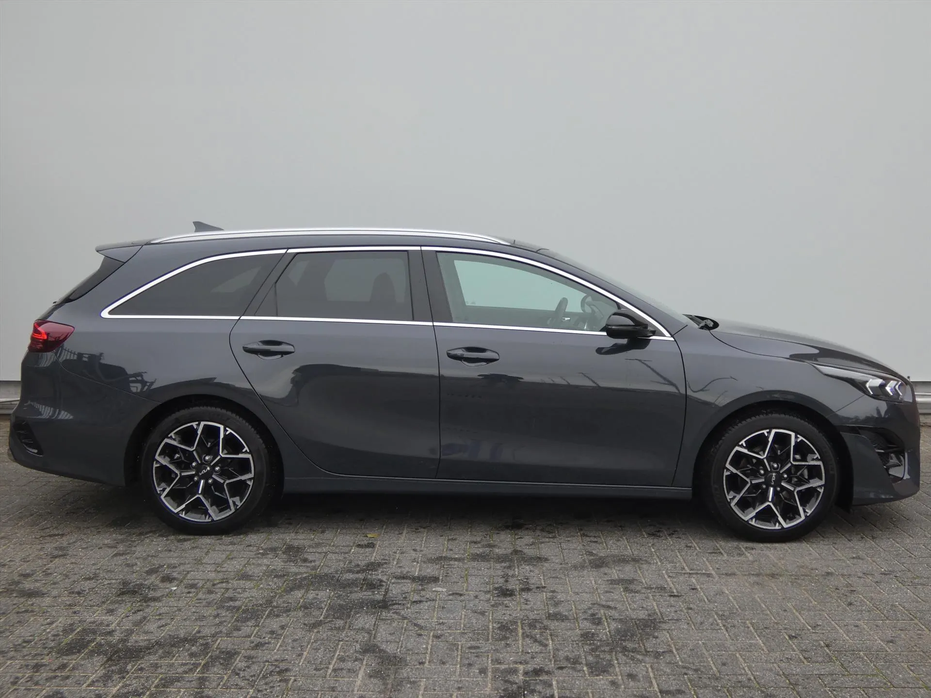 Kia CeedSportswagon met kenteken HJP-69-B – dashboard
