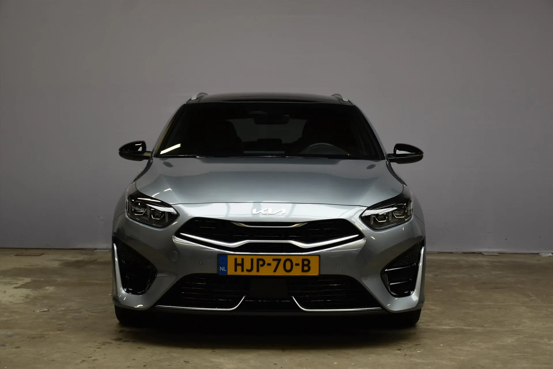 Kia CeedSportswagon met kenteken HJP-70-B – interieur