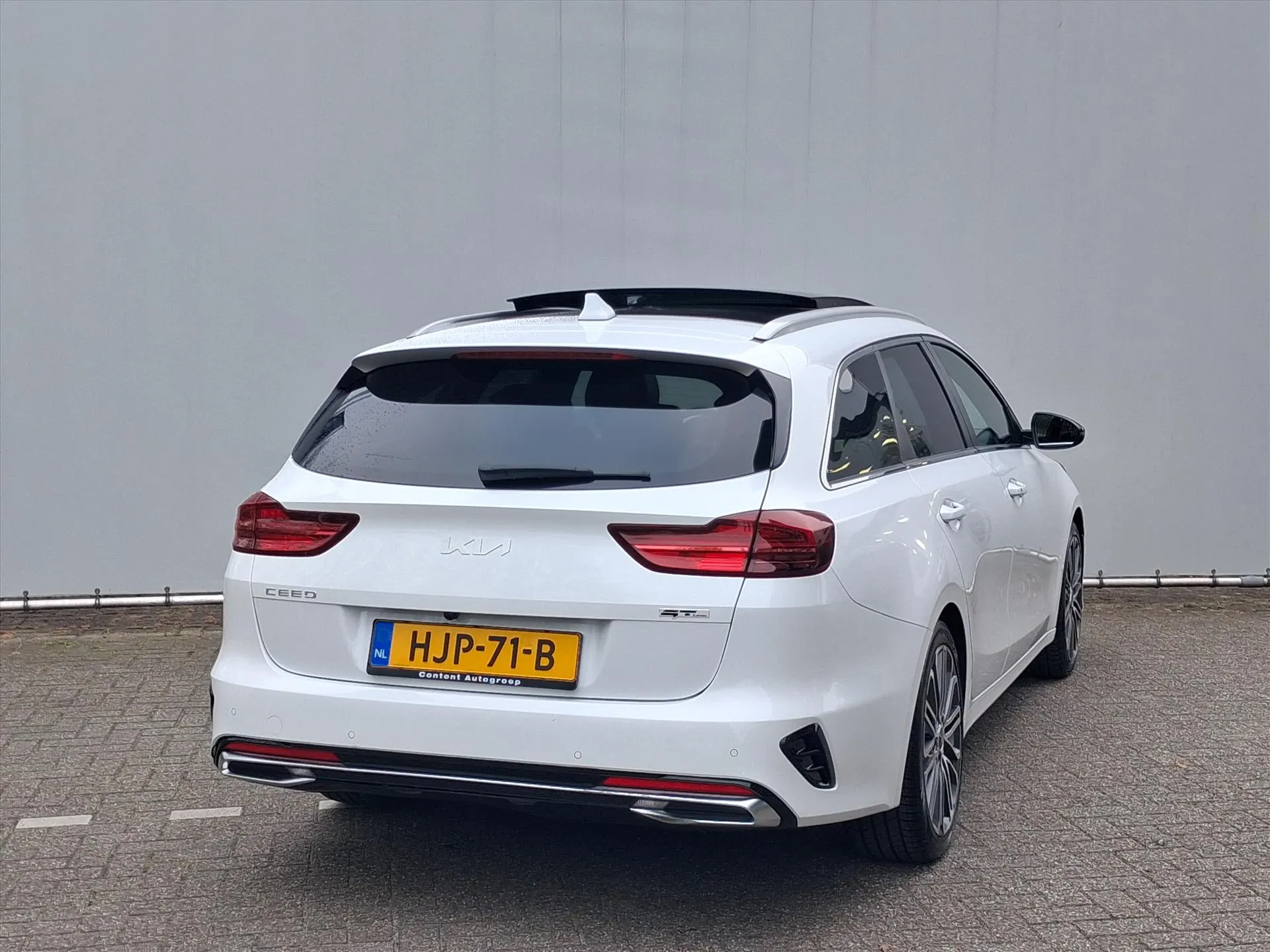 Kia CeedSportswagon met kenteken HJP-71-B – dashboard