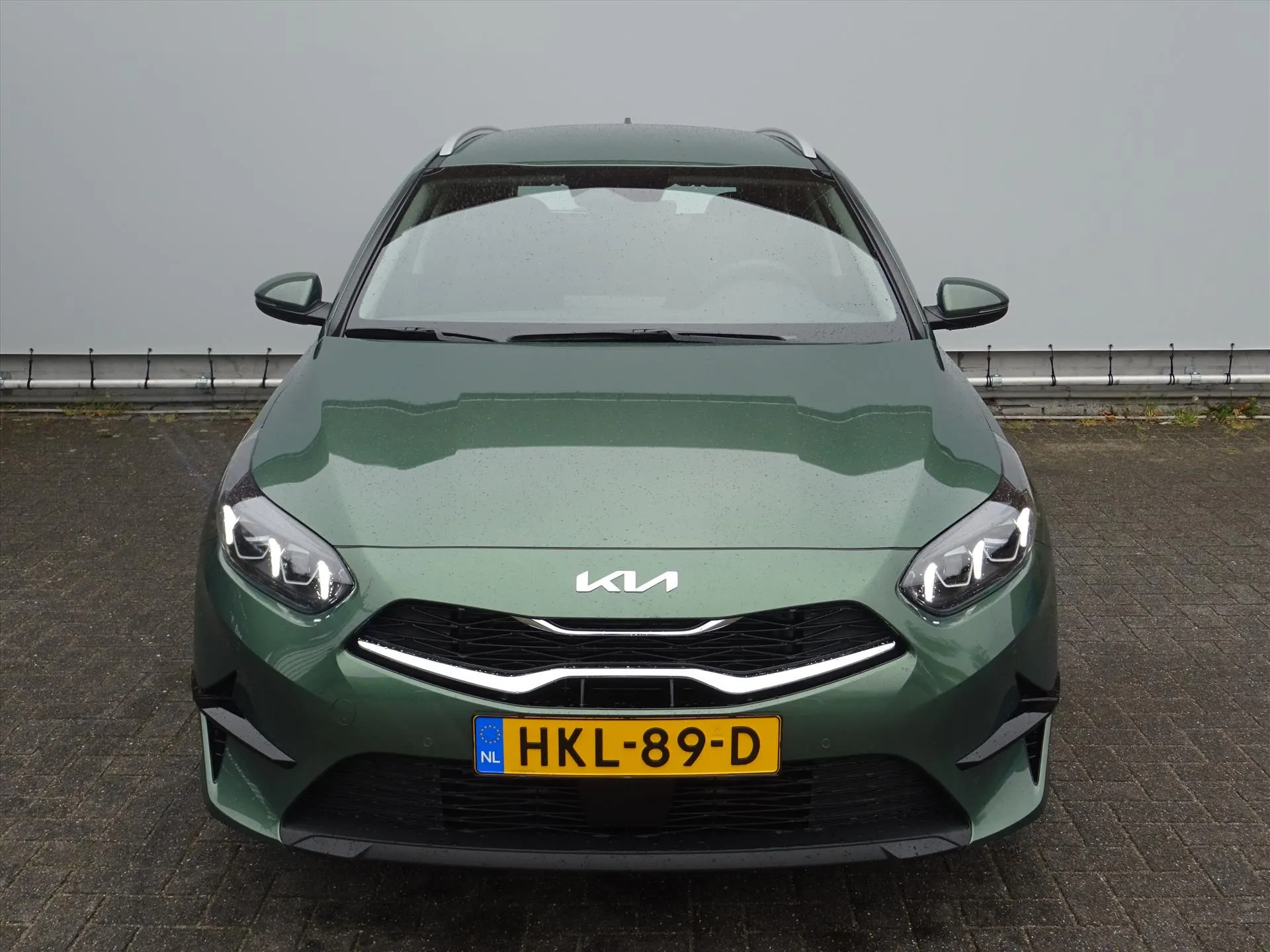 Kia CeedSportswagon met kenteken HKL-89-D – achteraanzicht
