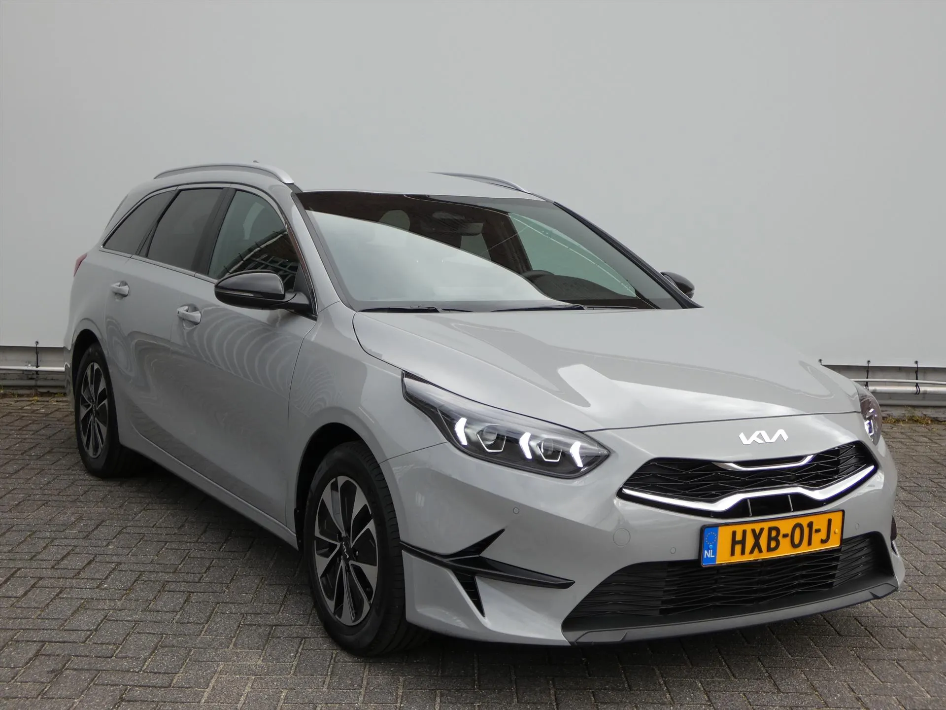 Kia CeedSportswagon met kenteken HXB-01-J – interieur