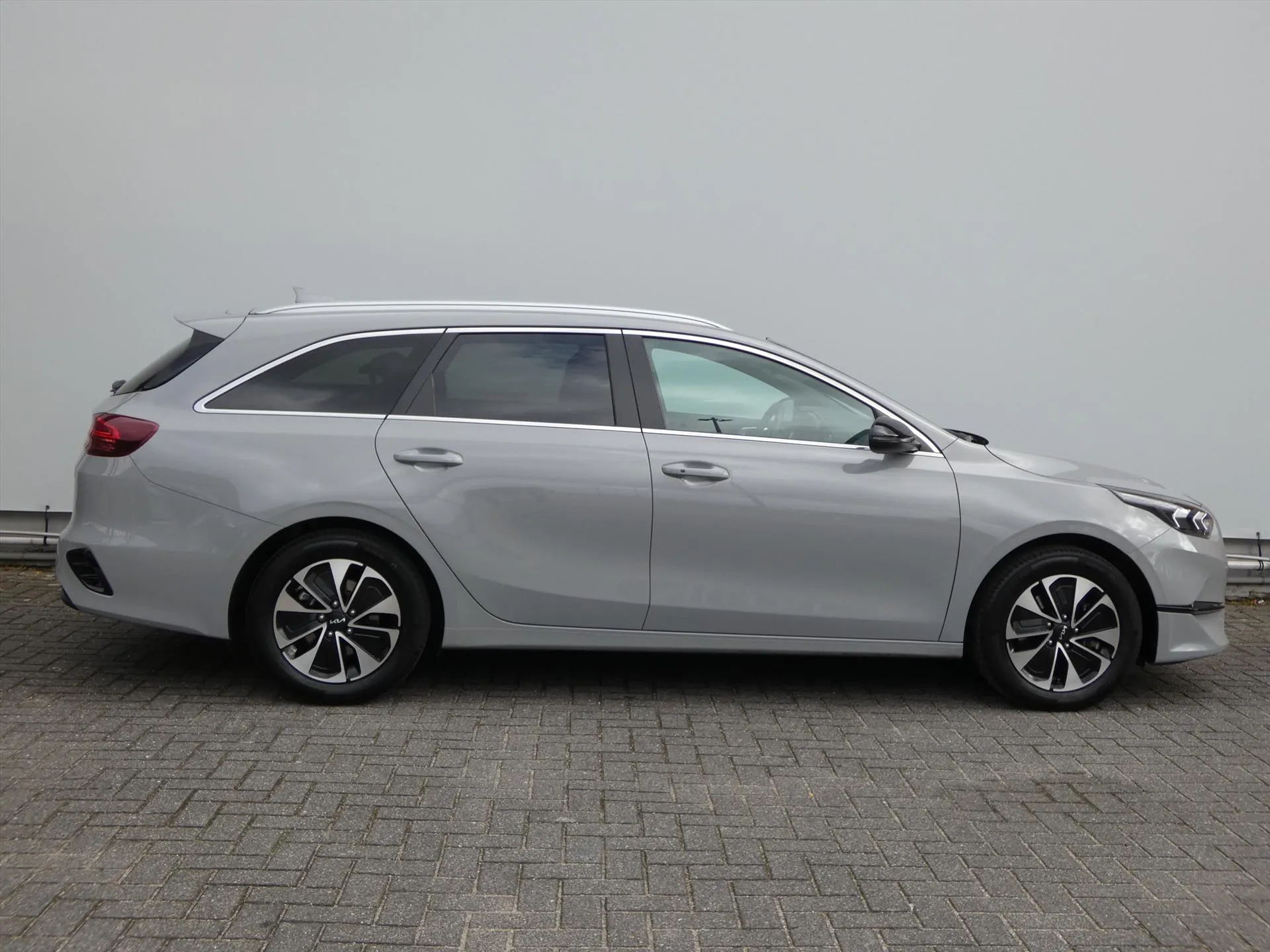 Kia CeedSportswagon met kenteken HXB-01-J – dashboard
