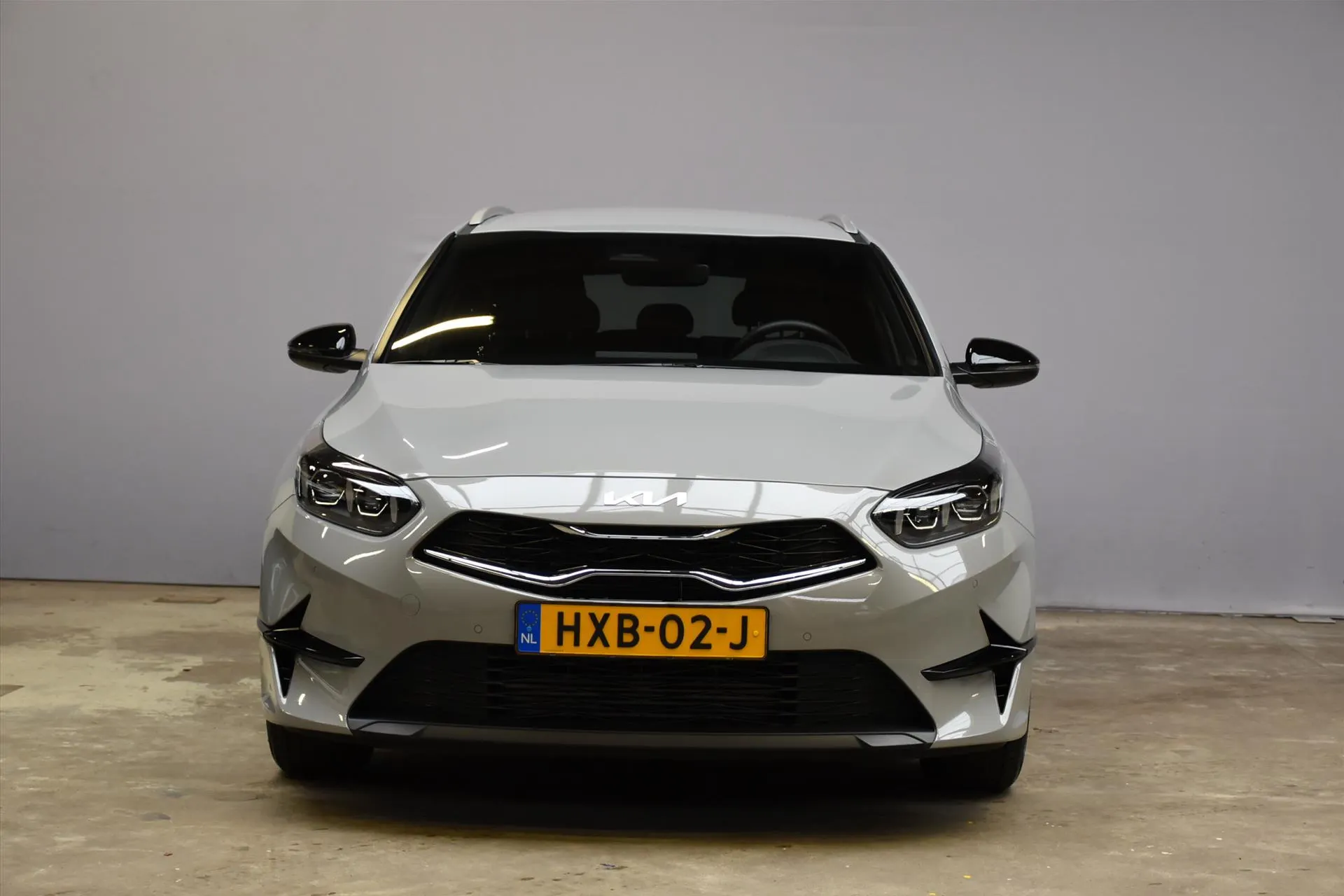 Kia CeedSportswagon met kenteken HXB-02-J – achteraanzicht