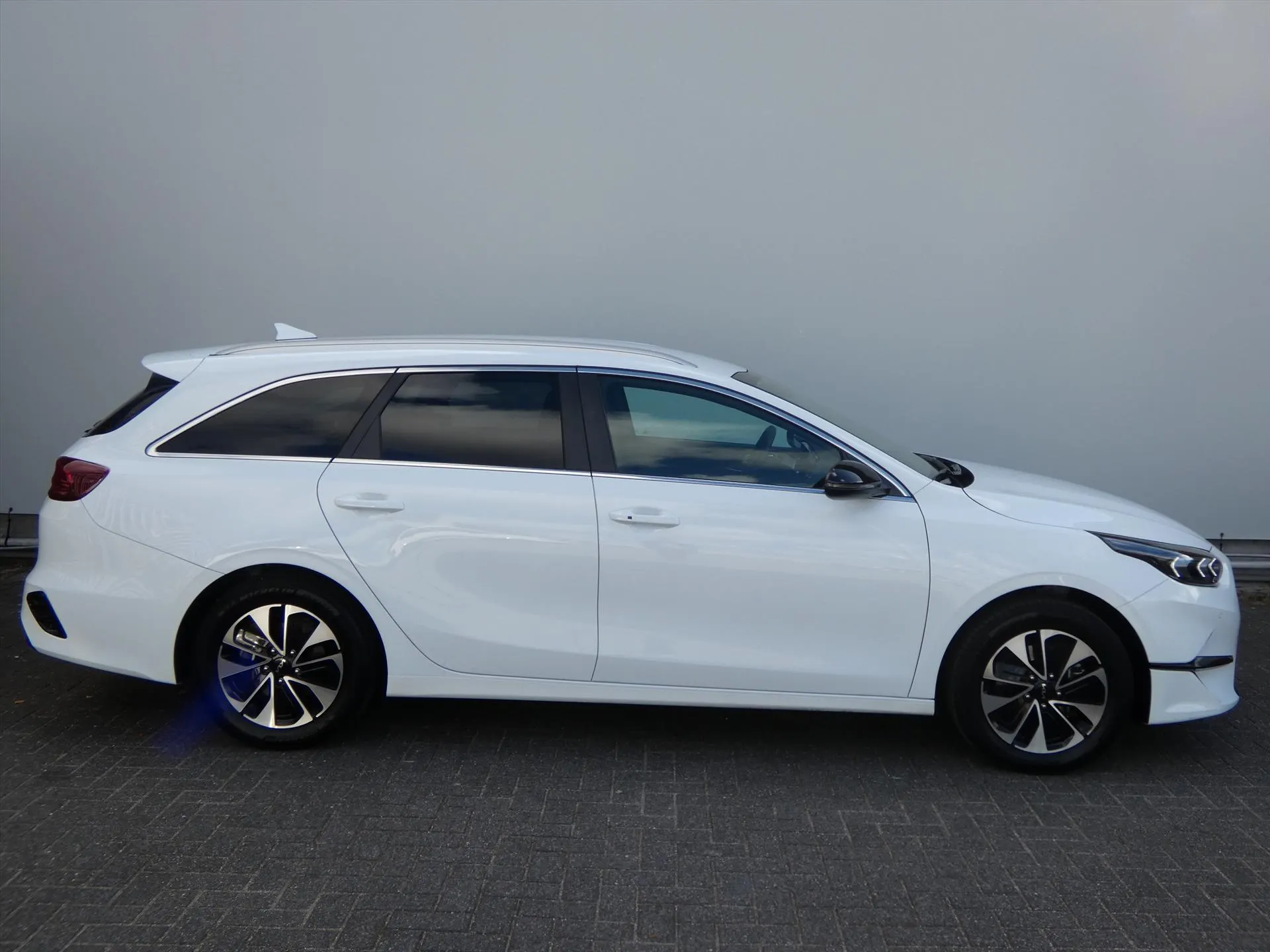 Kia CeedSportswagon met kenteken HXB-05-J – dashboard