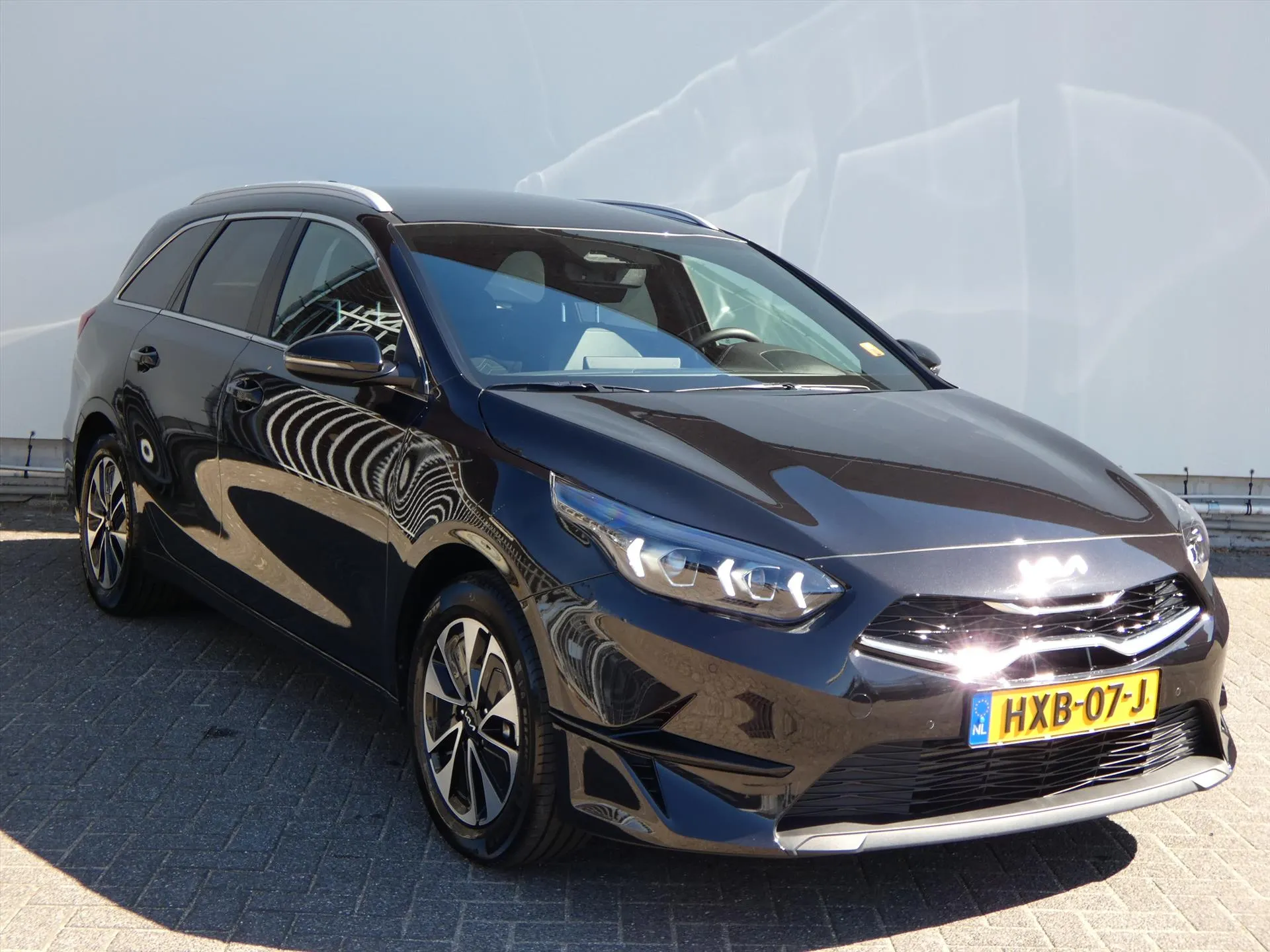 Kia CeedSportswagon met kenteken HXB-07-J – interieur