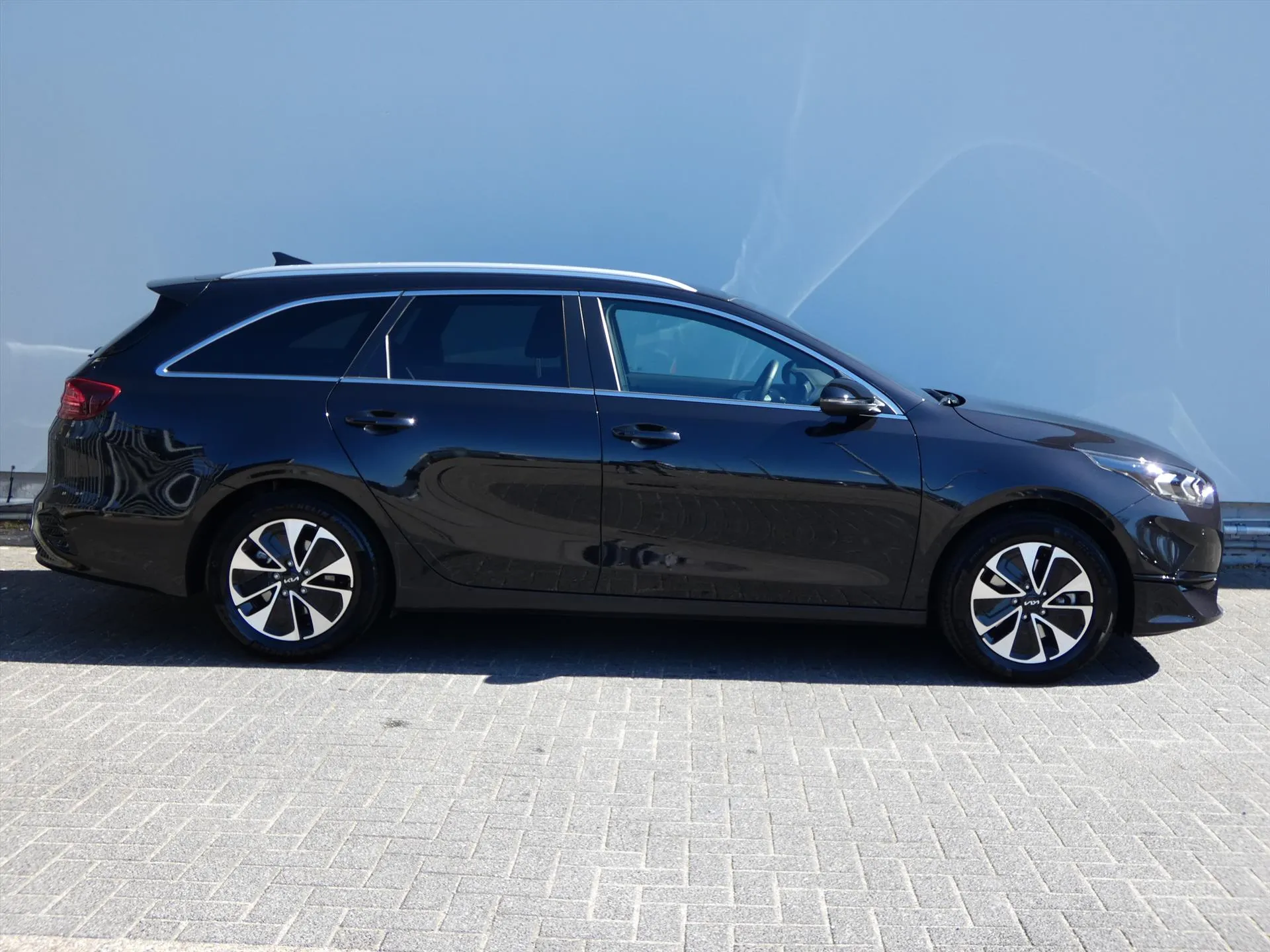 Kia CeedSportswagon met kenteken HXB-07-J – dashboard