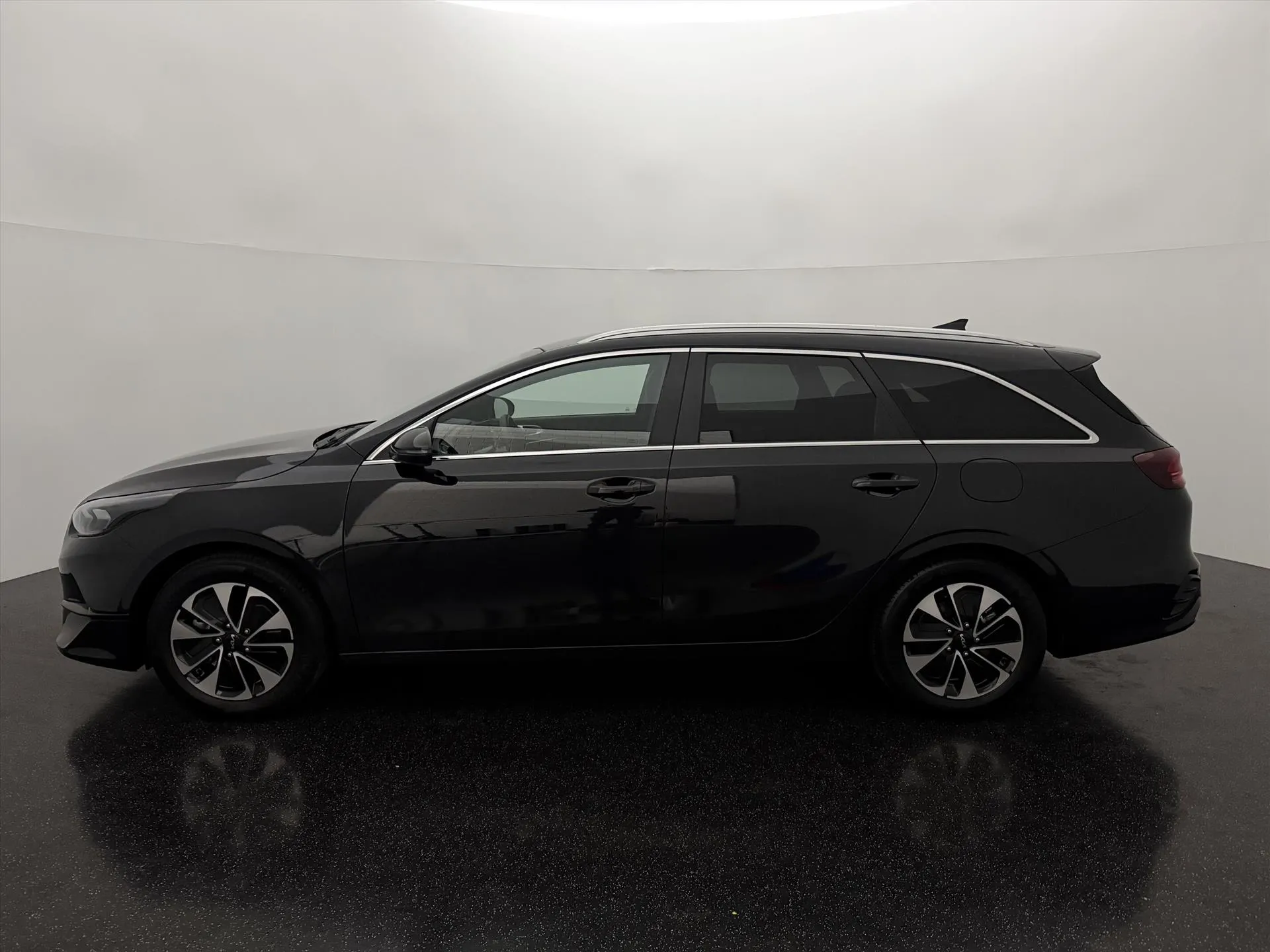 Kia CeedSportswagon met kenteken HXB-11-J – achteraanzicht