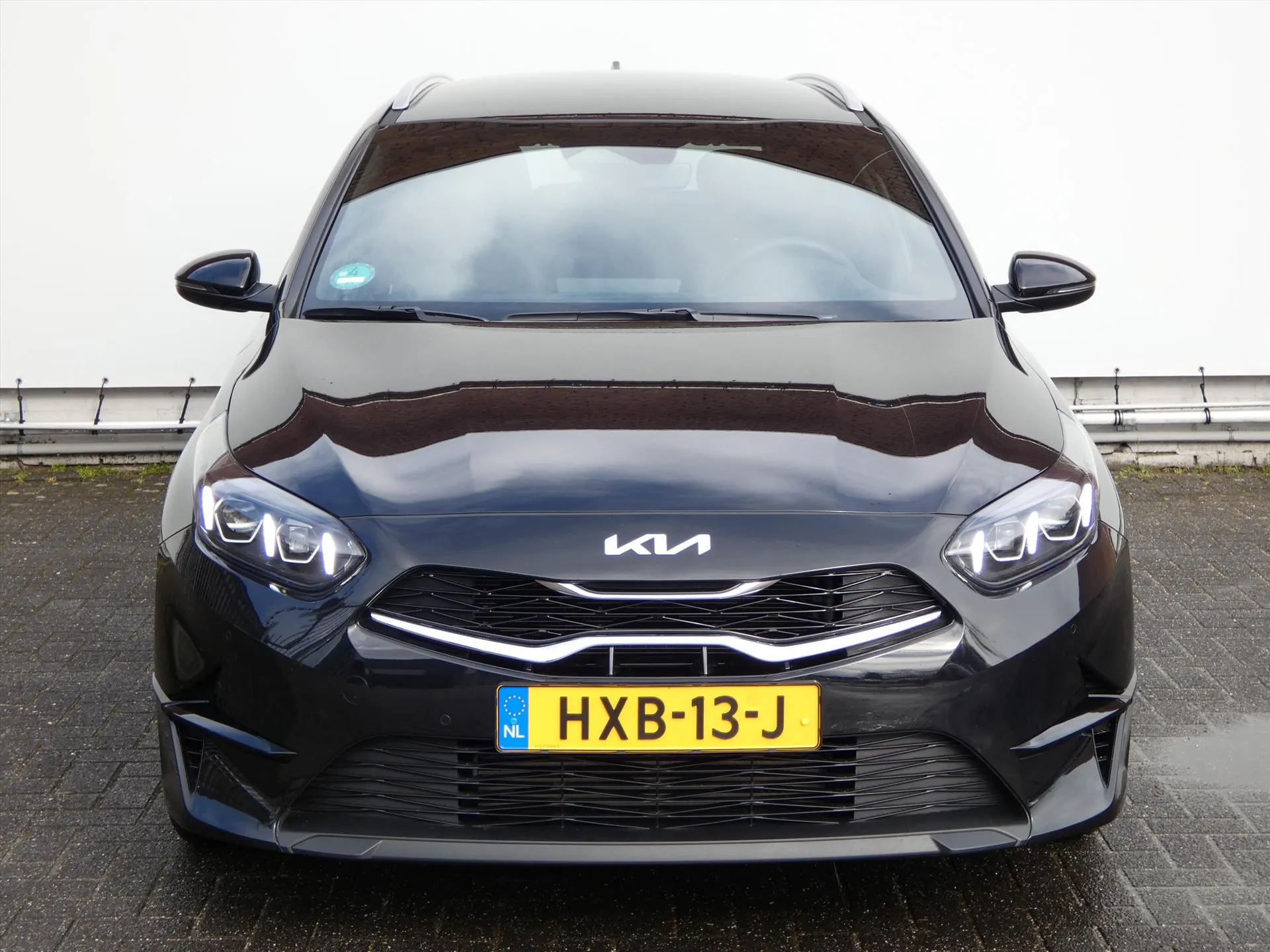 Kia CeedSportswagon met kenteken HXB-13-J – achteraanzicht
