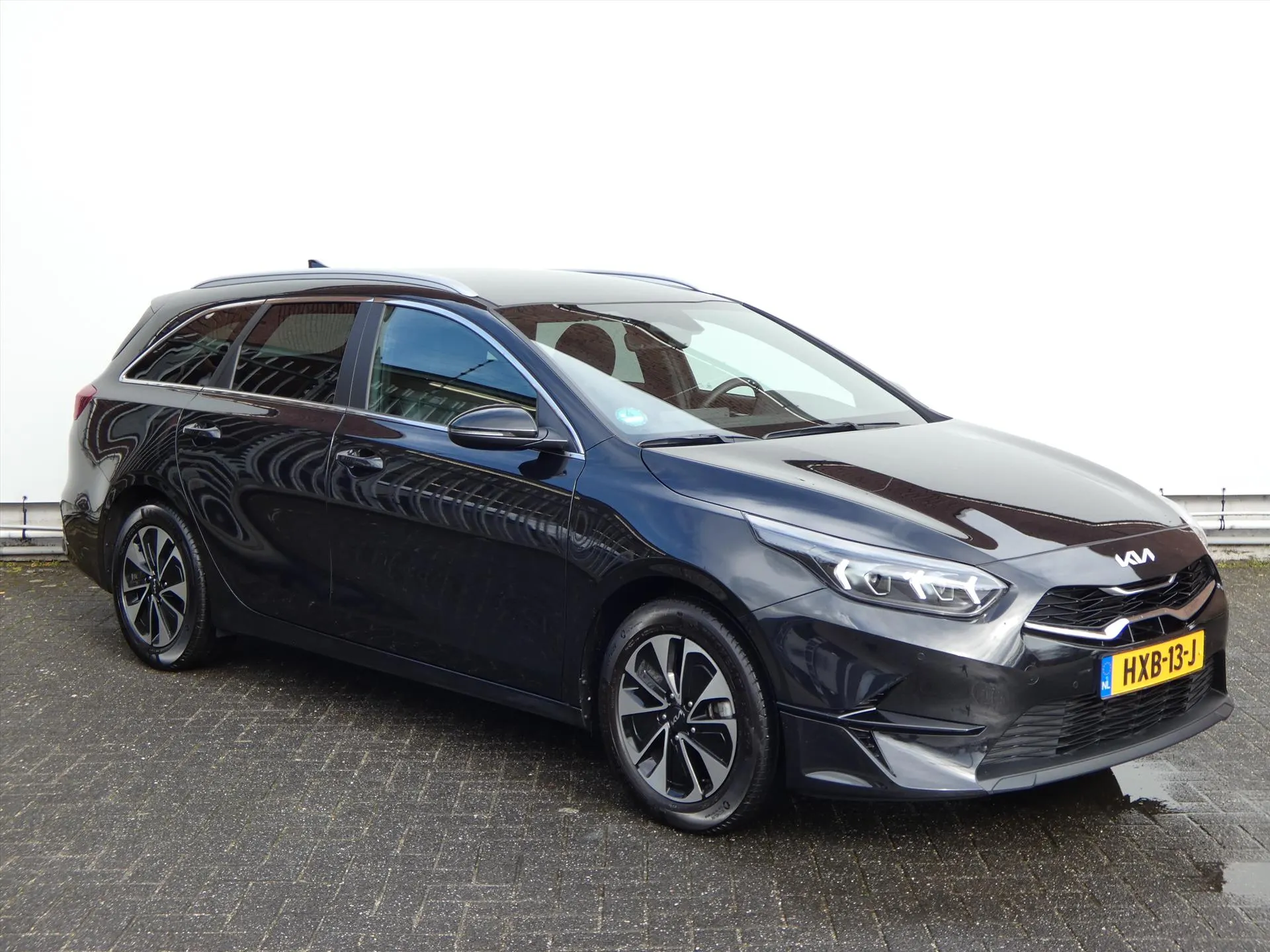 Kia CeedSportswagon met kenteken HXB-13-J – interieur
