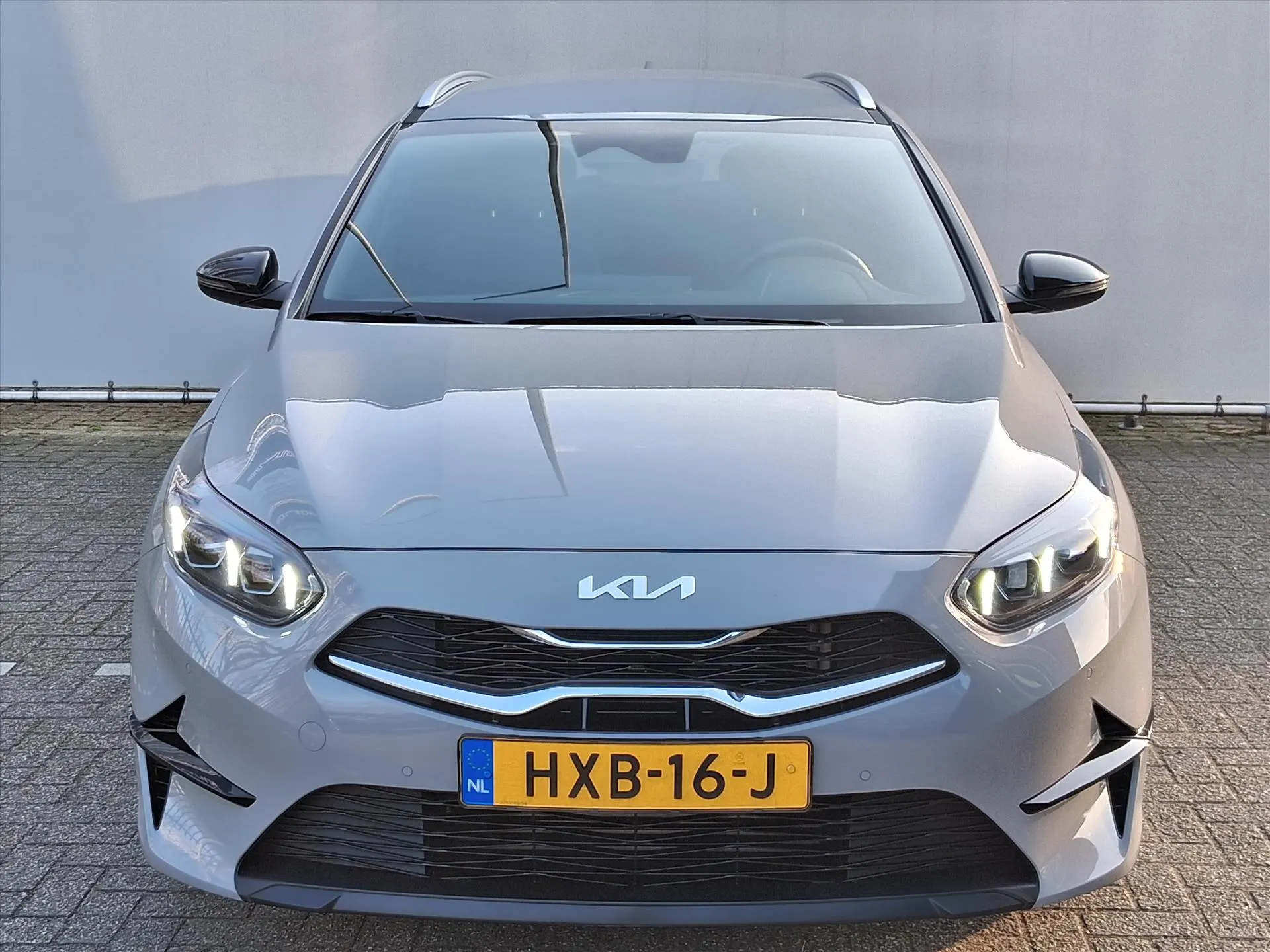 Kia CeedSportswagon met kenteken HXB-16-J – achteraanzicht