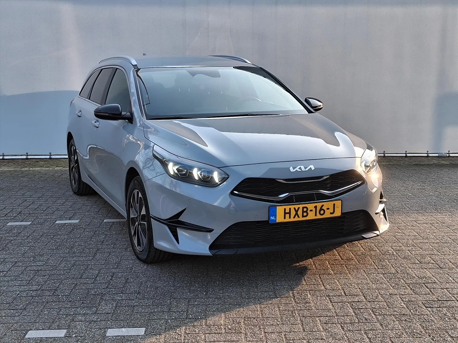 Kia CeedSportswagon met kenteken HXB-16-J – interieur