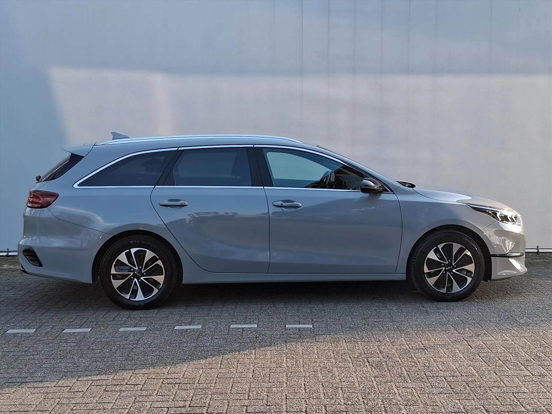 Kia CeedSportswagon met kenteken HXB-16-J – dashboard