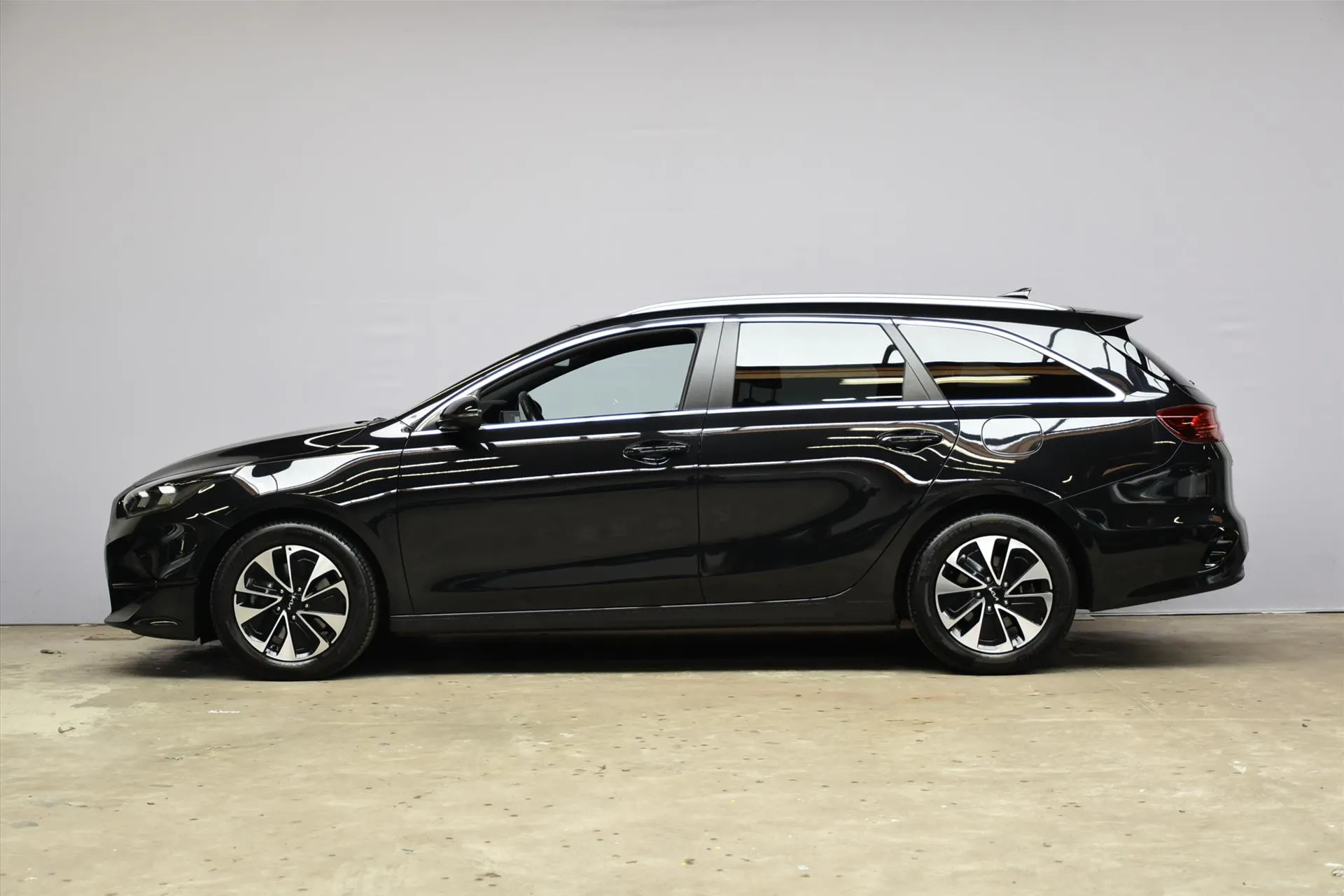 Kia CeedSportswagon met kenteken HXB-22-J – achteraanzicht
