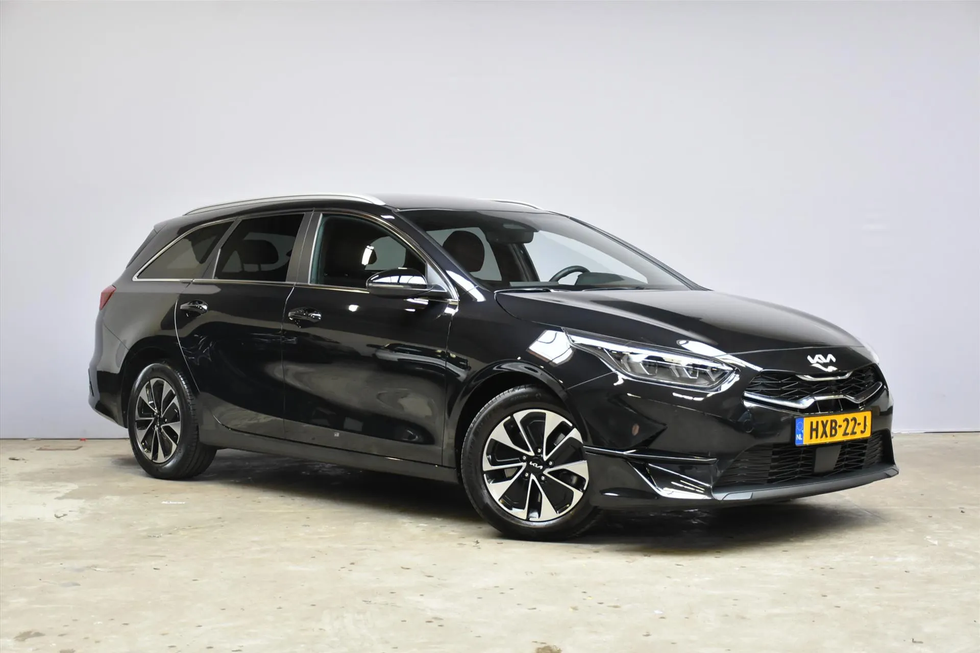 Kia CeedSportswagon met kenteken HXB-22-J – dashboard