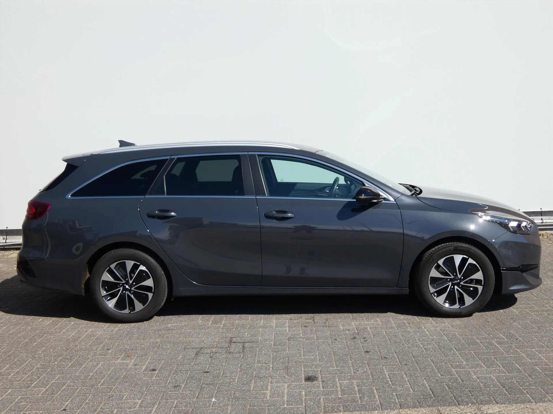 Kia CeedSportswagon met kenteken HXX-04-T – dashboard