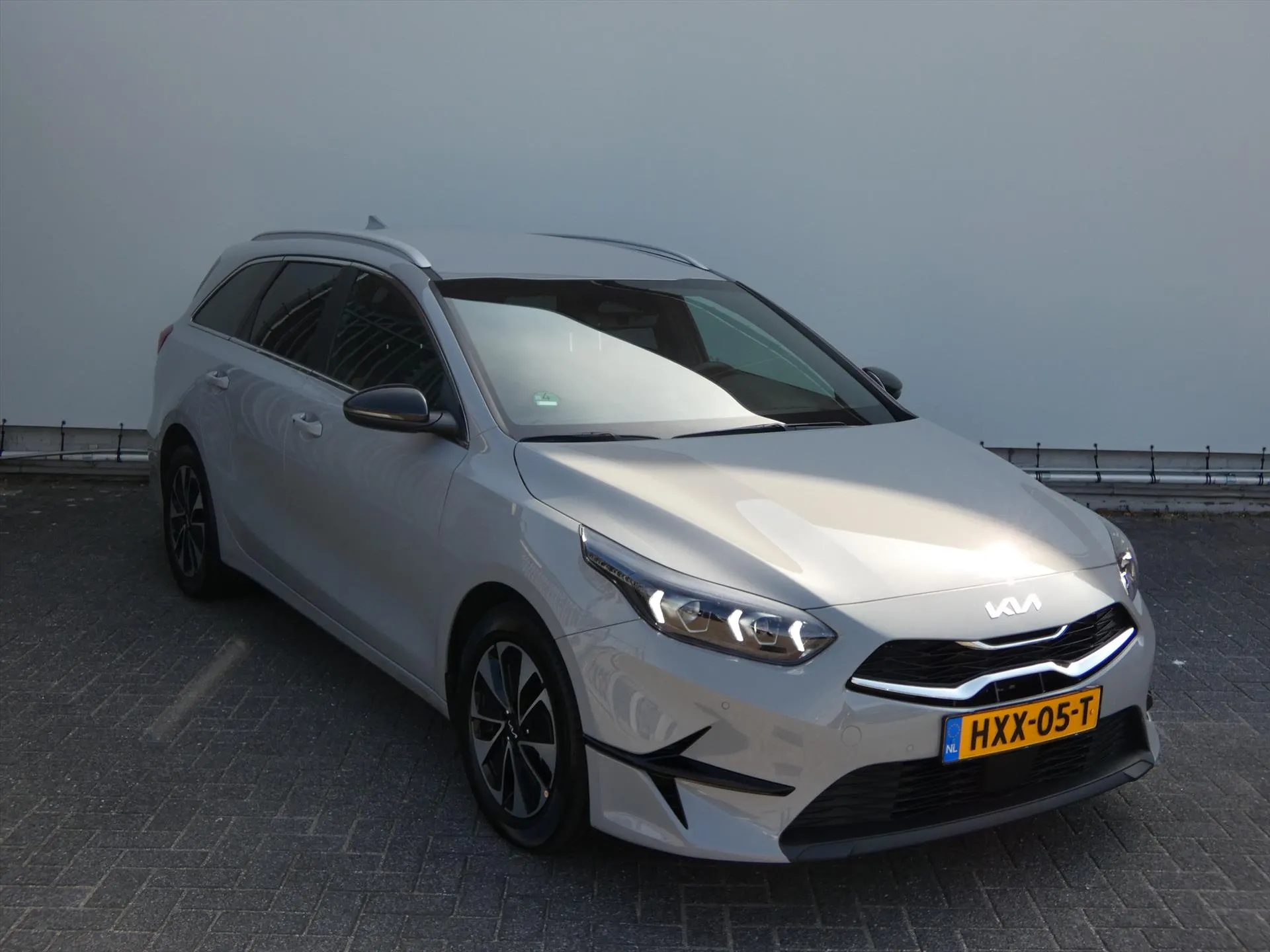 Kia CeedSportswagon met kenteken HXX-05-T – interieur