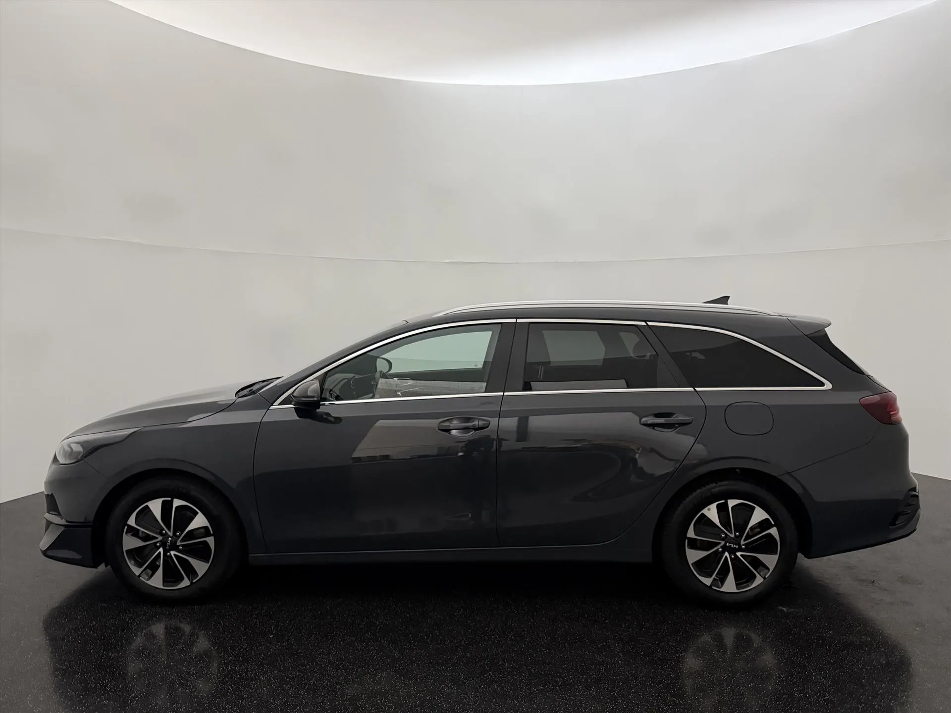 Kia CeedSportswagon met kenteken HXX-06-T – achteraanzicht