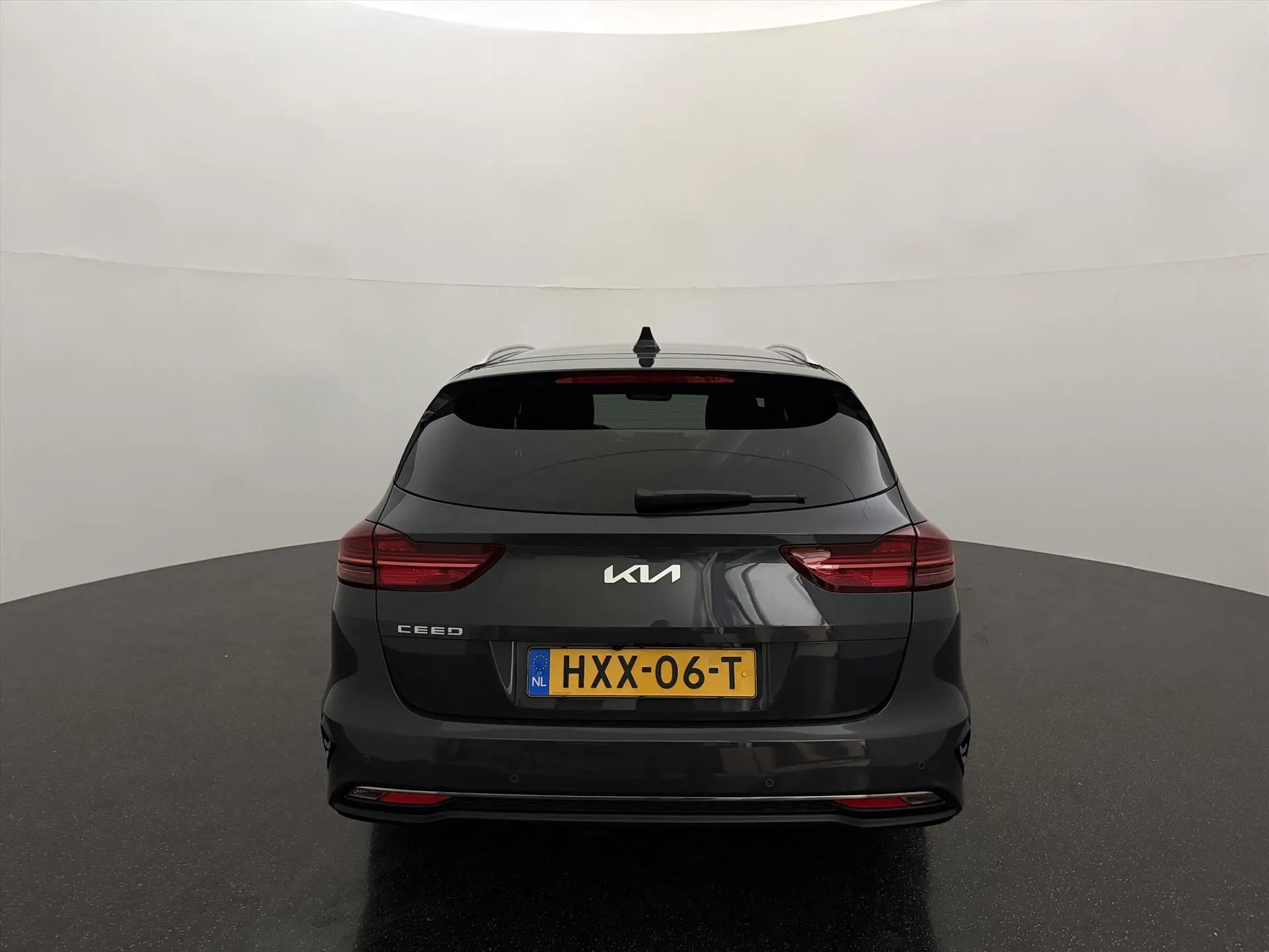 Kia CeedSportswagon met kenteken HXX-06-T – dashboard