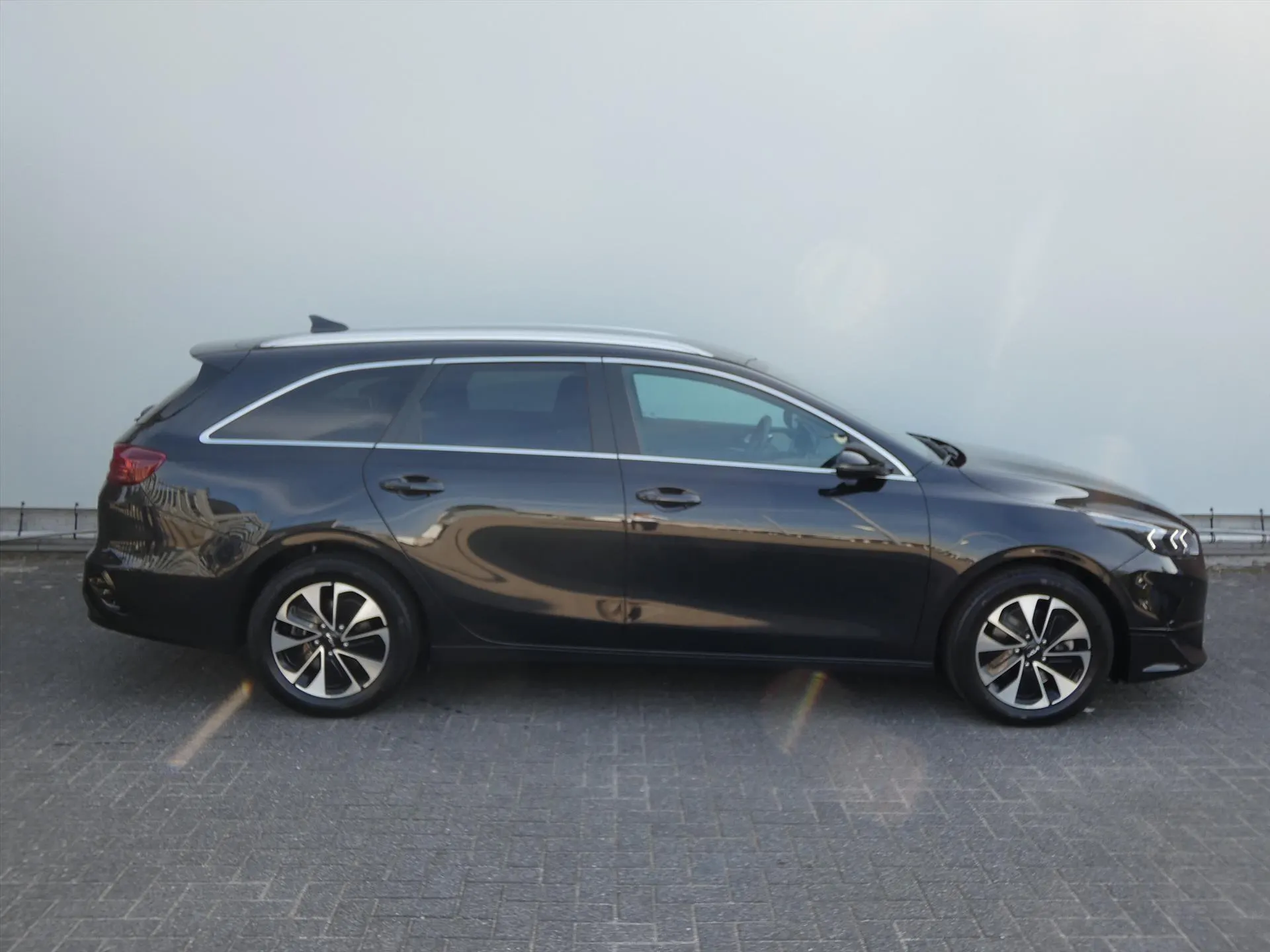 Kia CeedSportswagon met kenteken HXX-08-T – dashboard