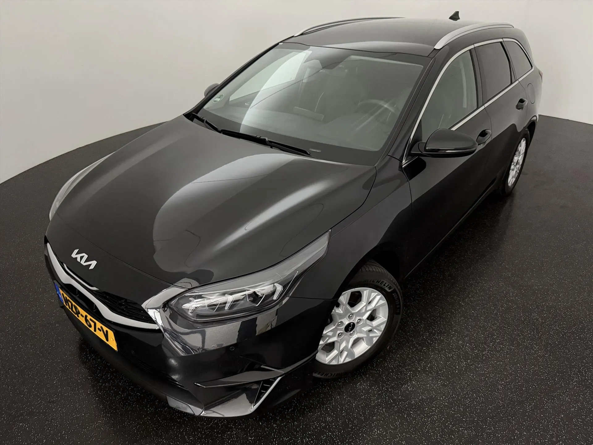 Kia CeedSportswagon met kenteken HZP-67-V – achteraanzicht