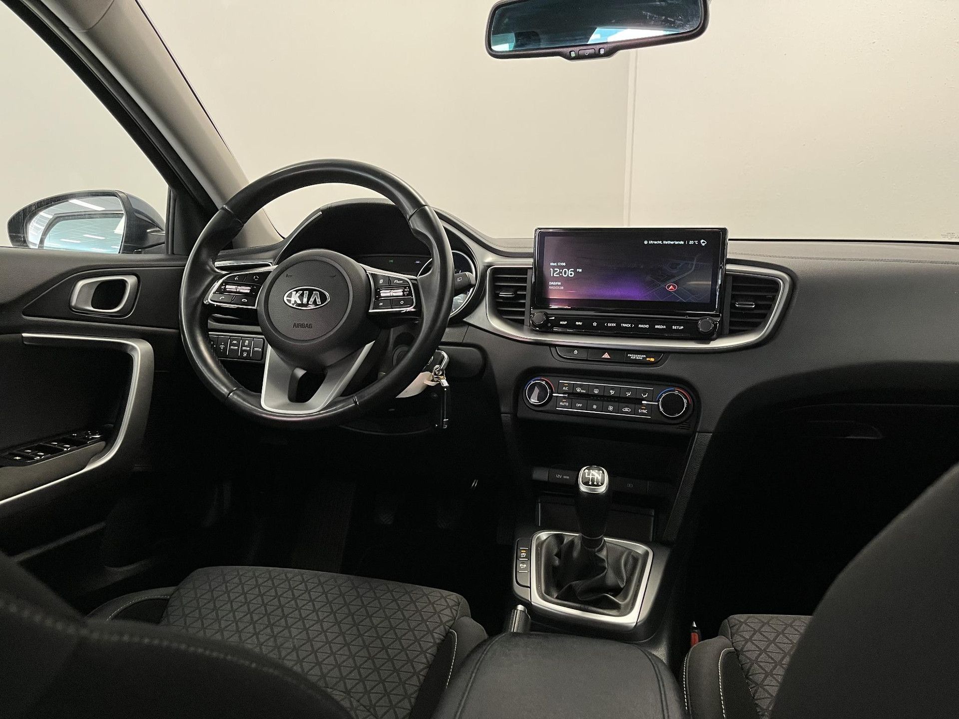 Kia CeedSportswagon met kenteken N-392-BJ – interieur