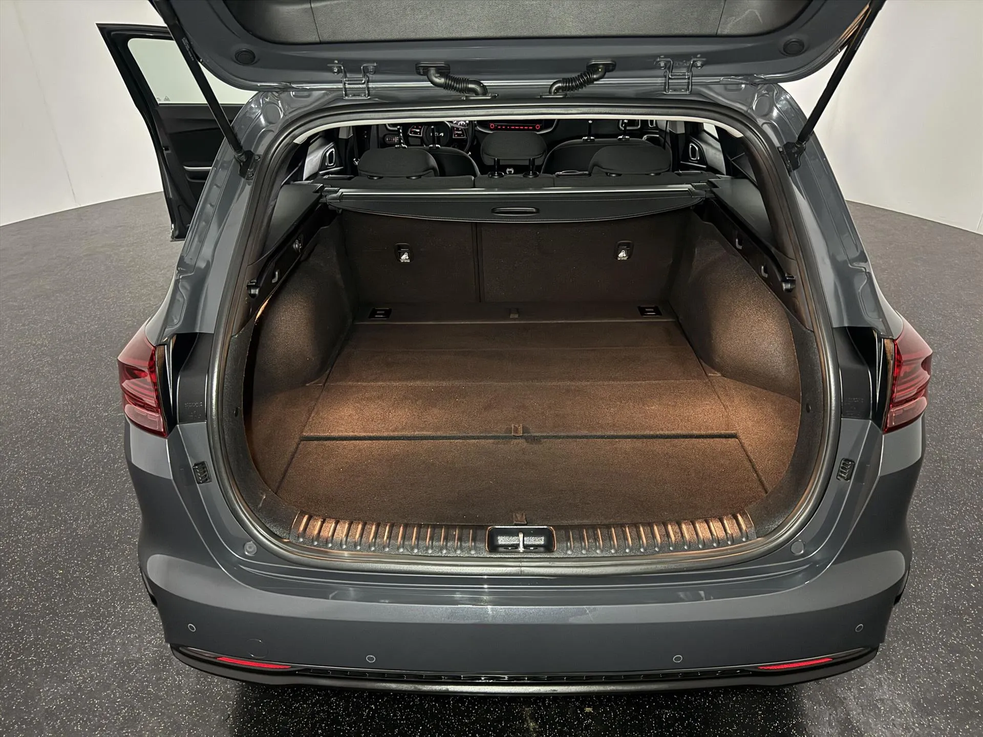 Kia CeedSportswagon met kenteken R-362-PR – detailfoto