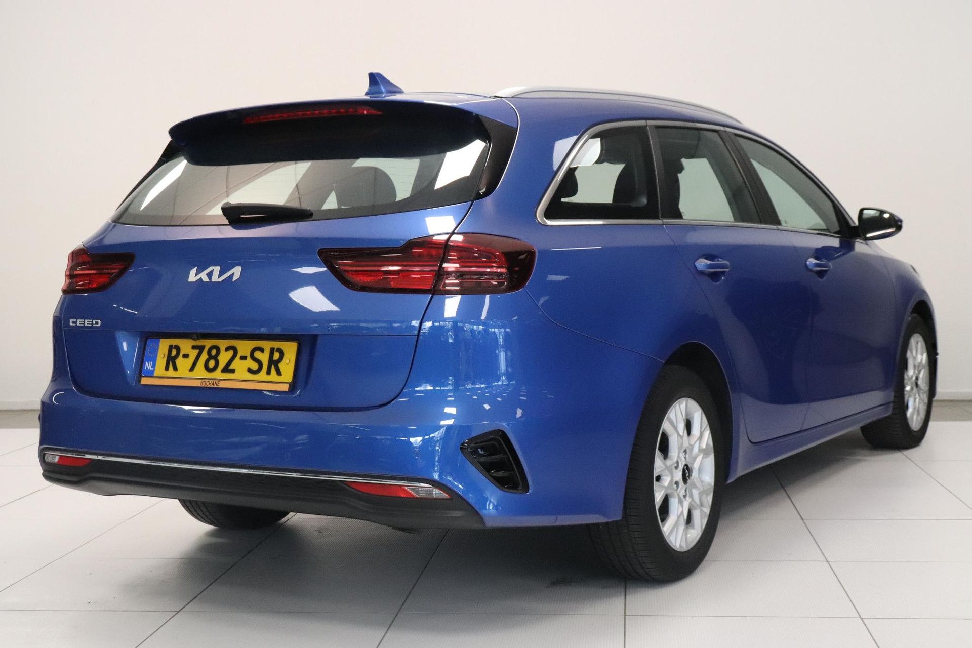 Kia CeedSportswagon met kenteken R-782-SR – achteraanzicht