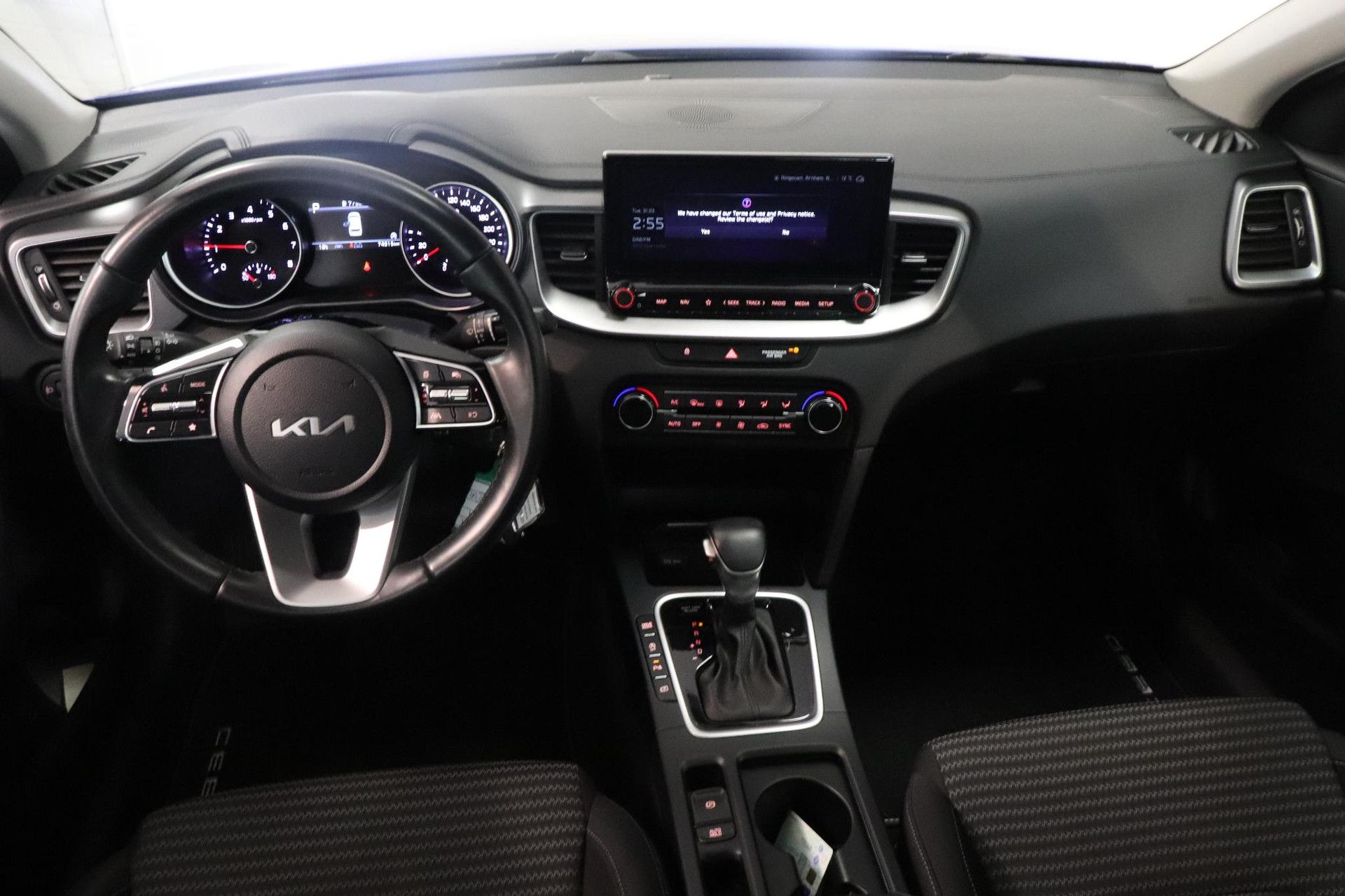 Kia CeedSportswagon met kenteken R-782-SR – interieur