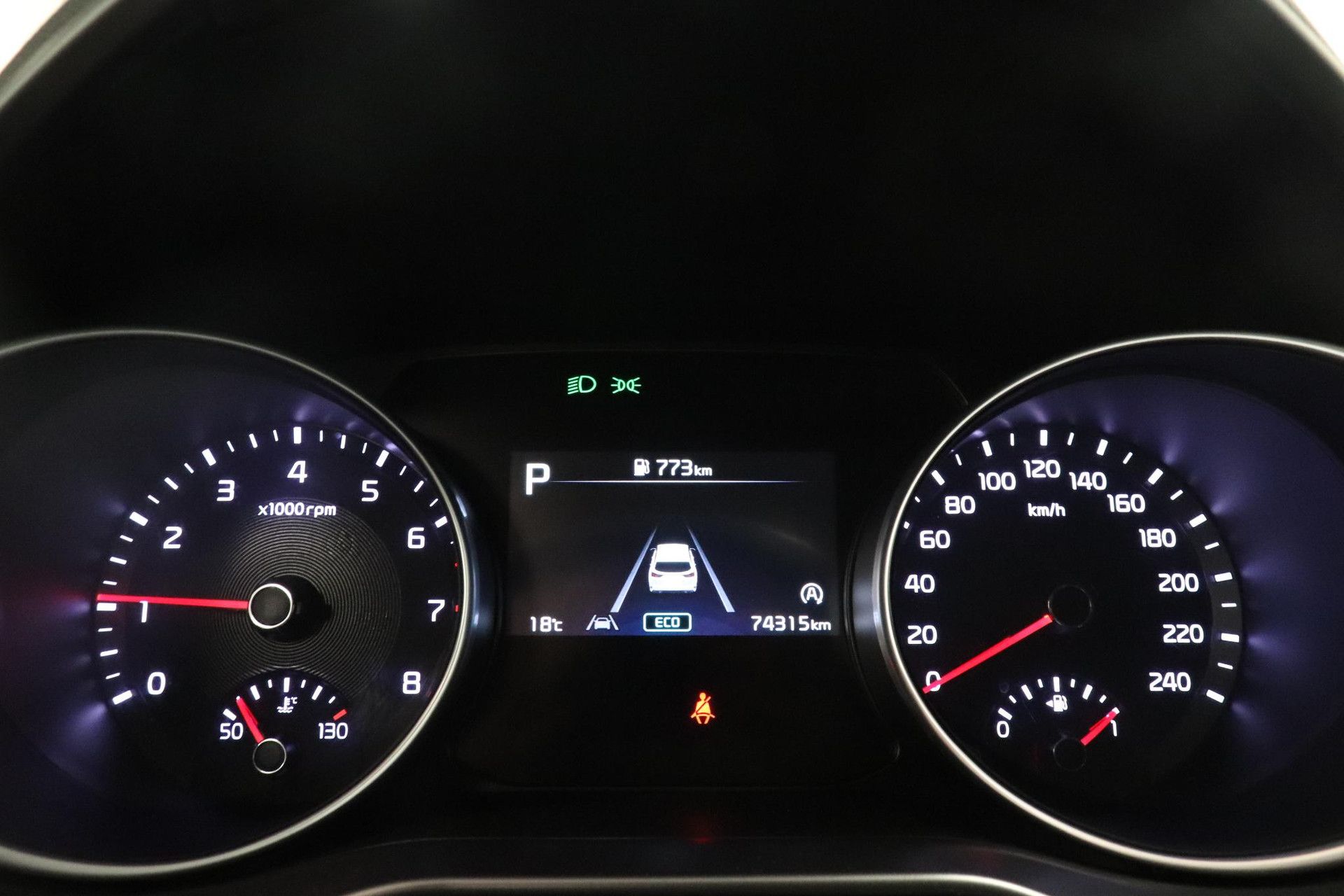 Kia CeedSportswagon met kenteken R-782-SR – dashboard