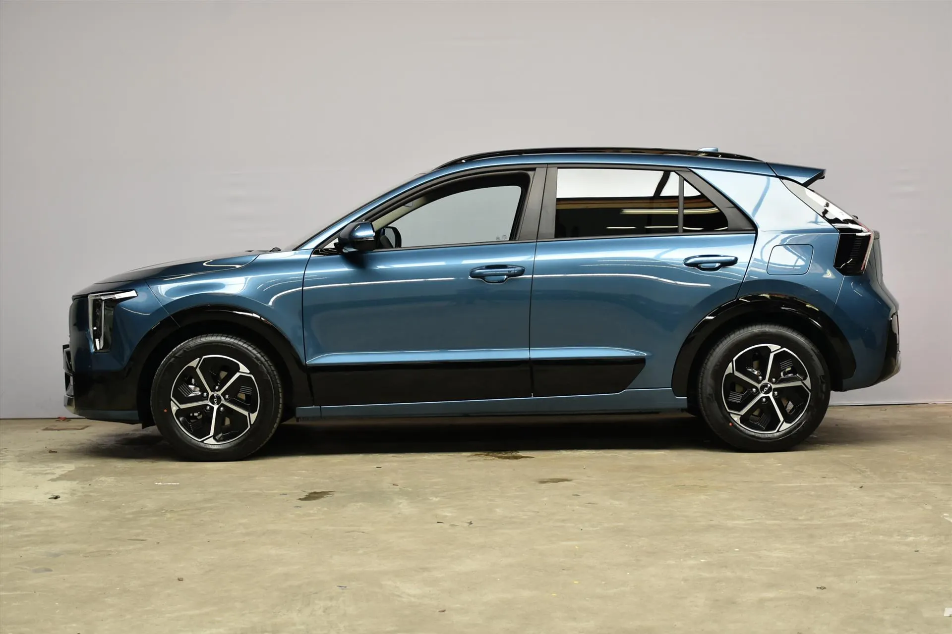 Kia e-Niro met kenteken 78075 – achteraanzicht