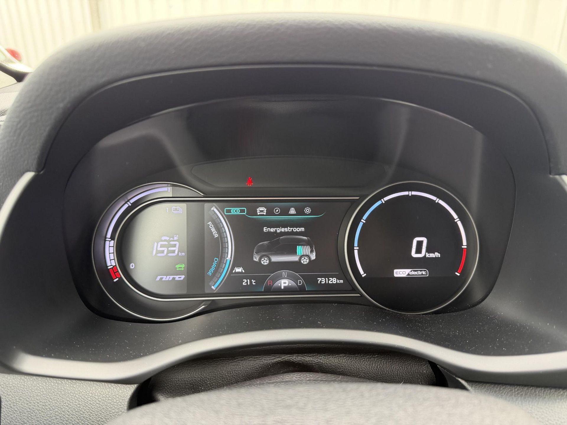 Kia e-Niro met kenteken H-054-JX – dashboard