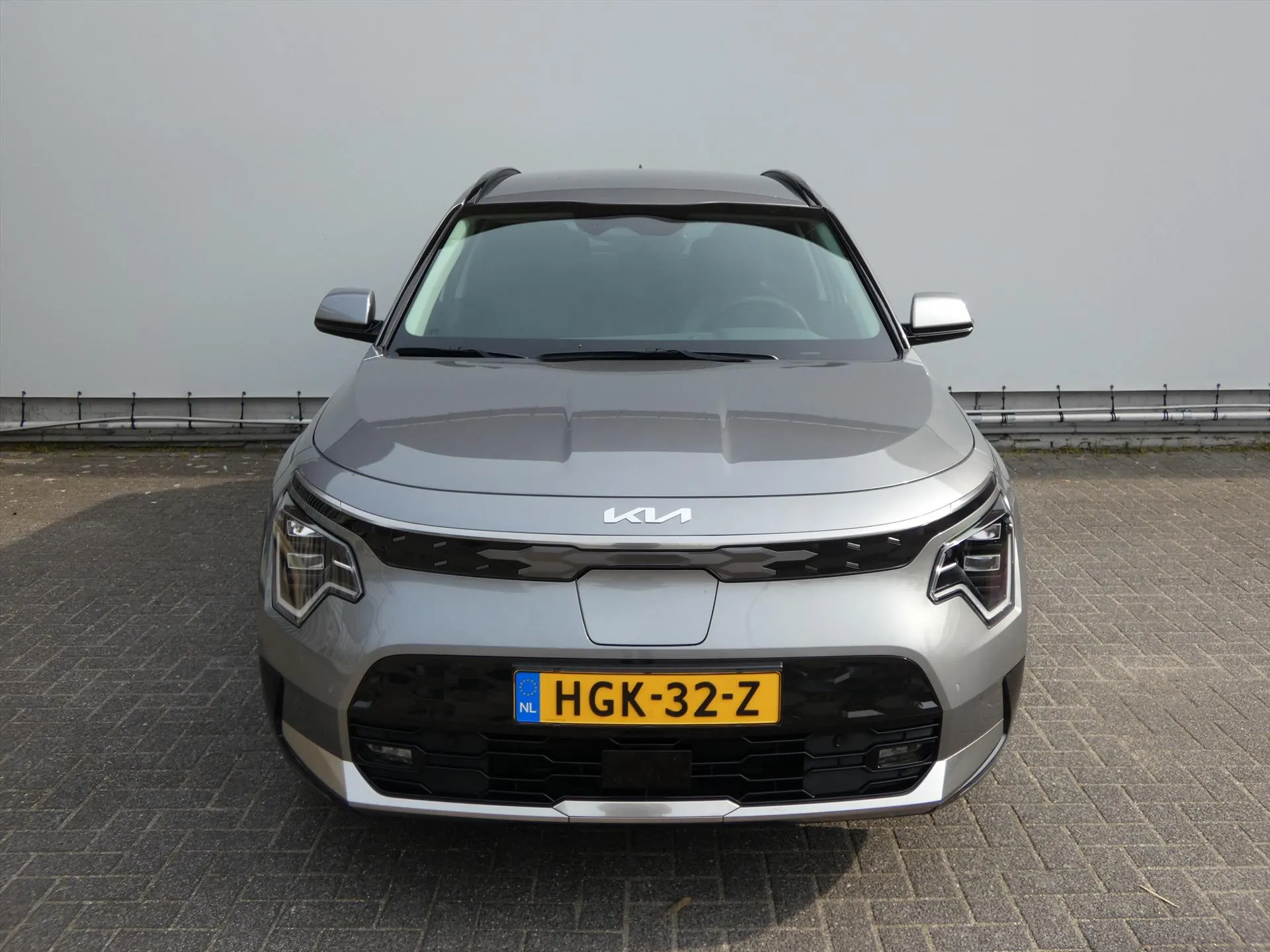 Kia e-Niro met kenteken HGK-32-Z – achteraanzicht
