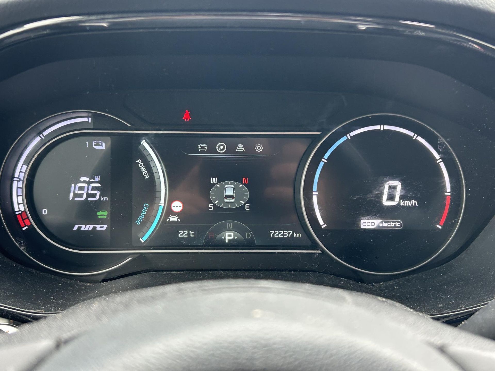 Kia e-Niro met kenteken P-142-ZD – dashboard