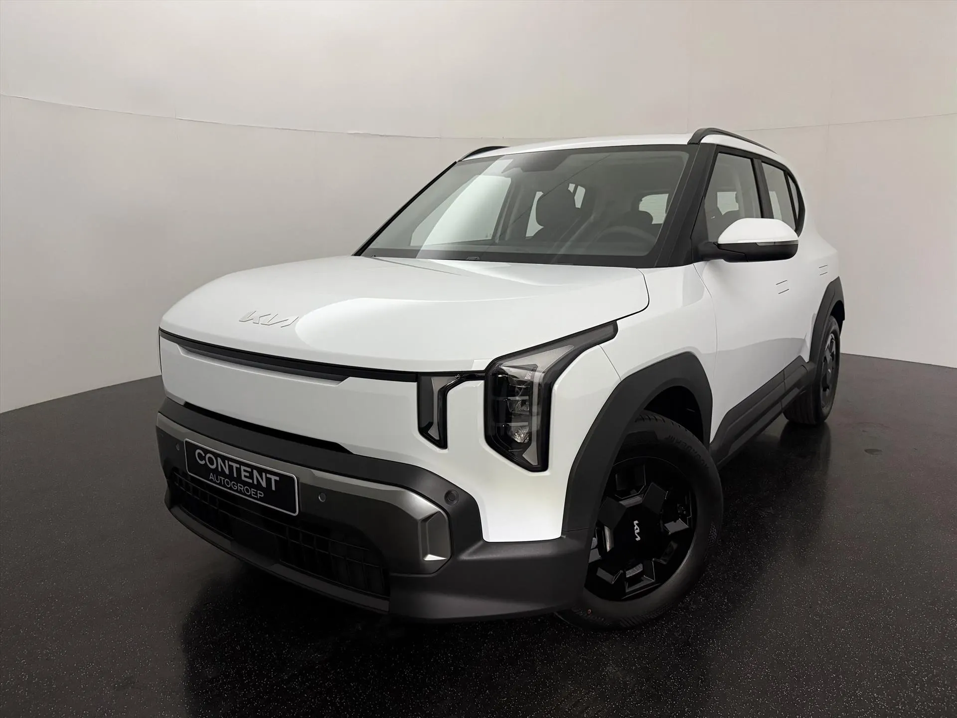 Kia EV2 met kenteken 77150 – achteraanzicht