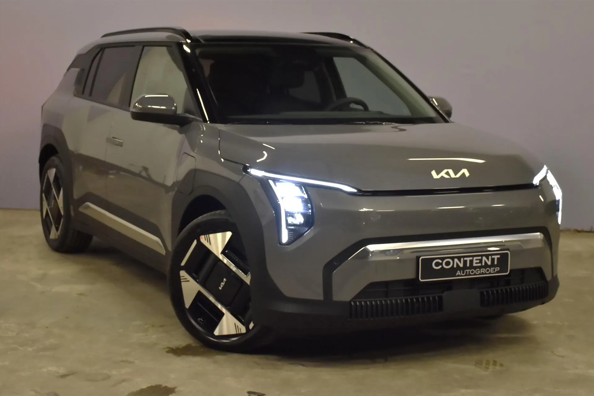 Kia EV3 met kenteken 64095 – dashboard