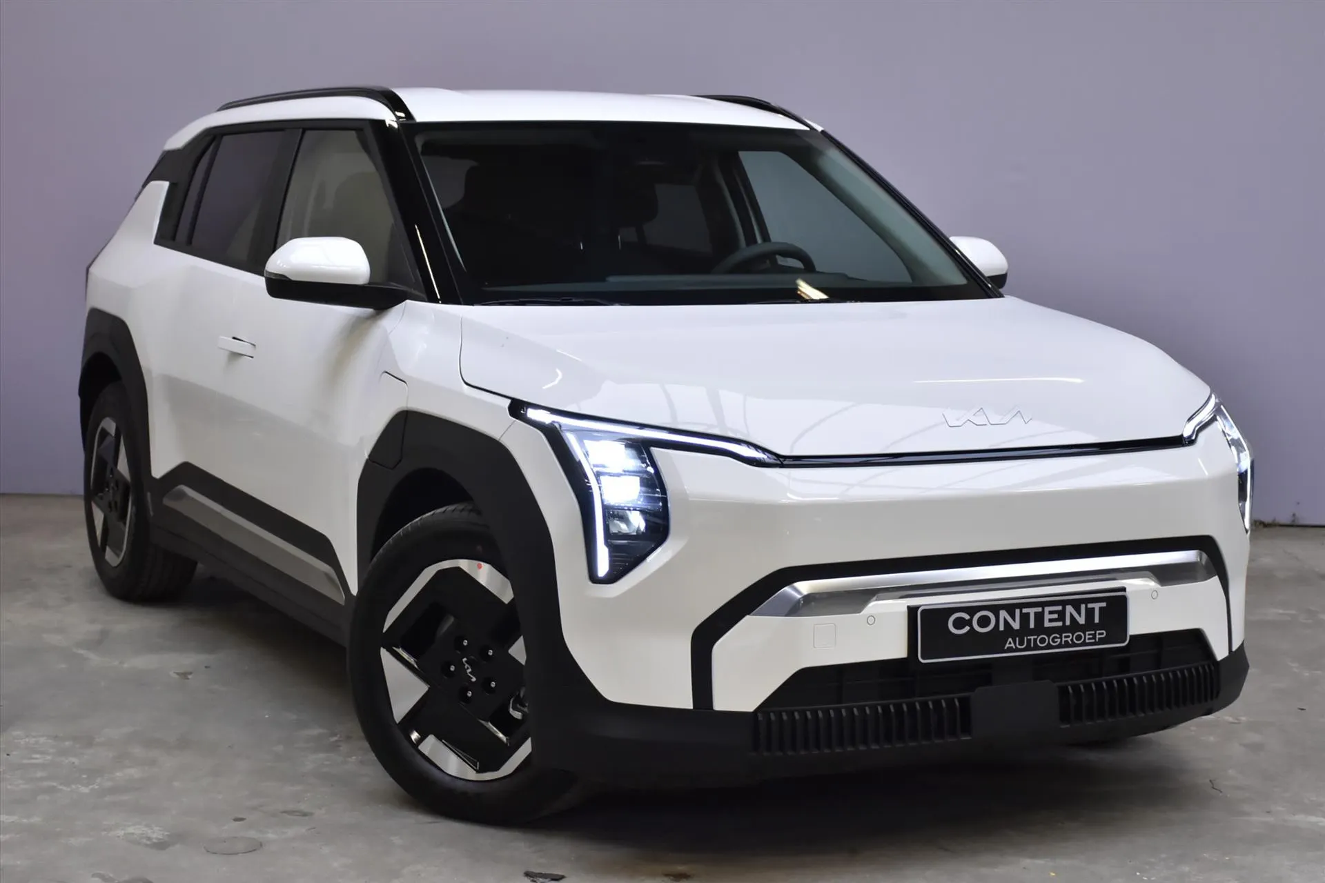 Kia EV3 met kenteken 64102 – interieur