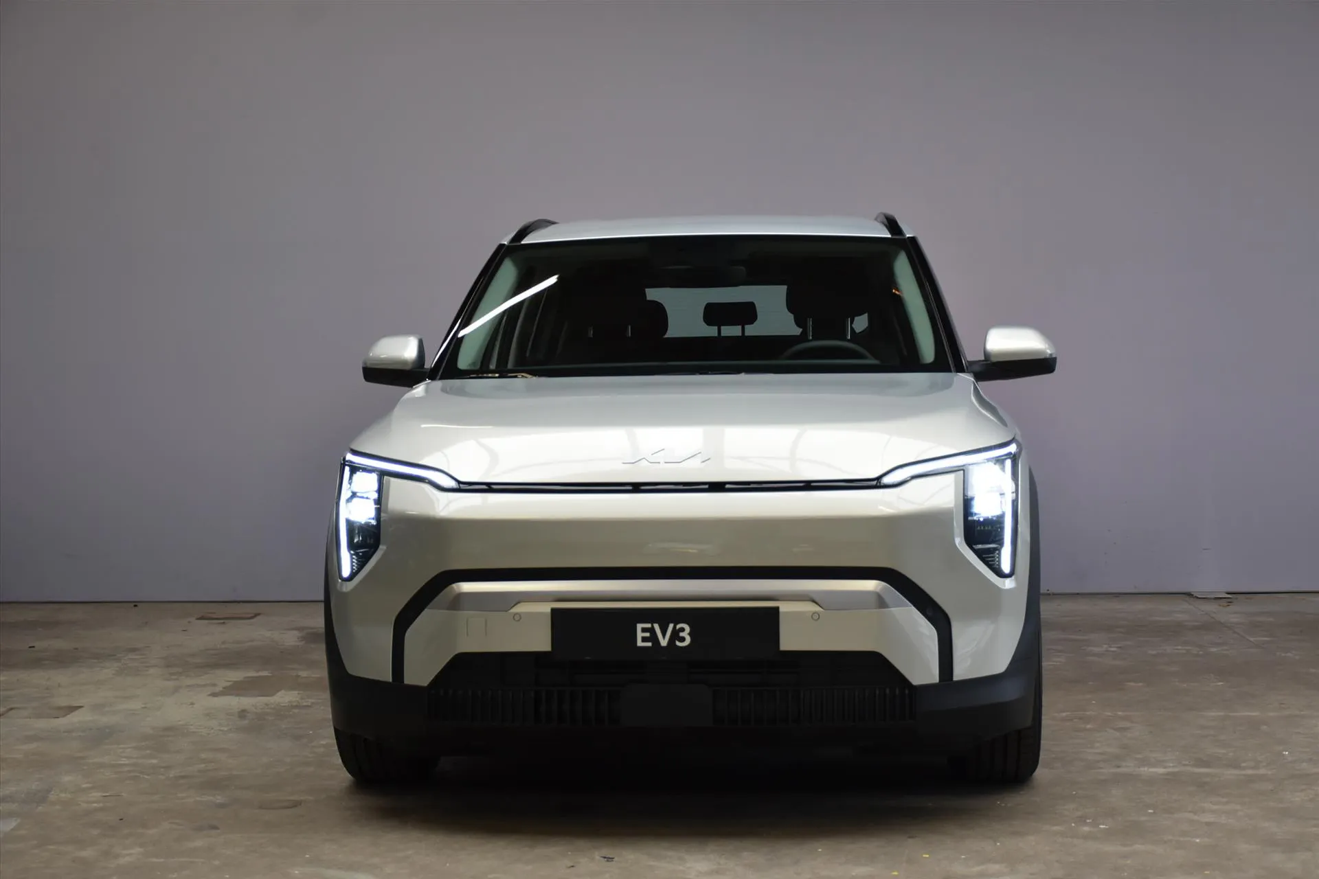 Kia EV3 met kenteken 64103 – interieur